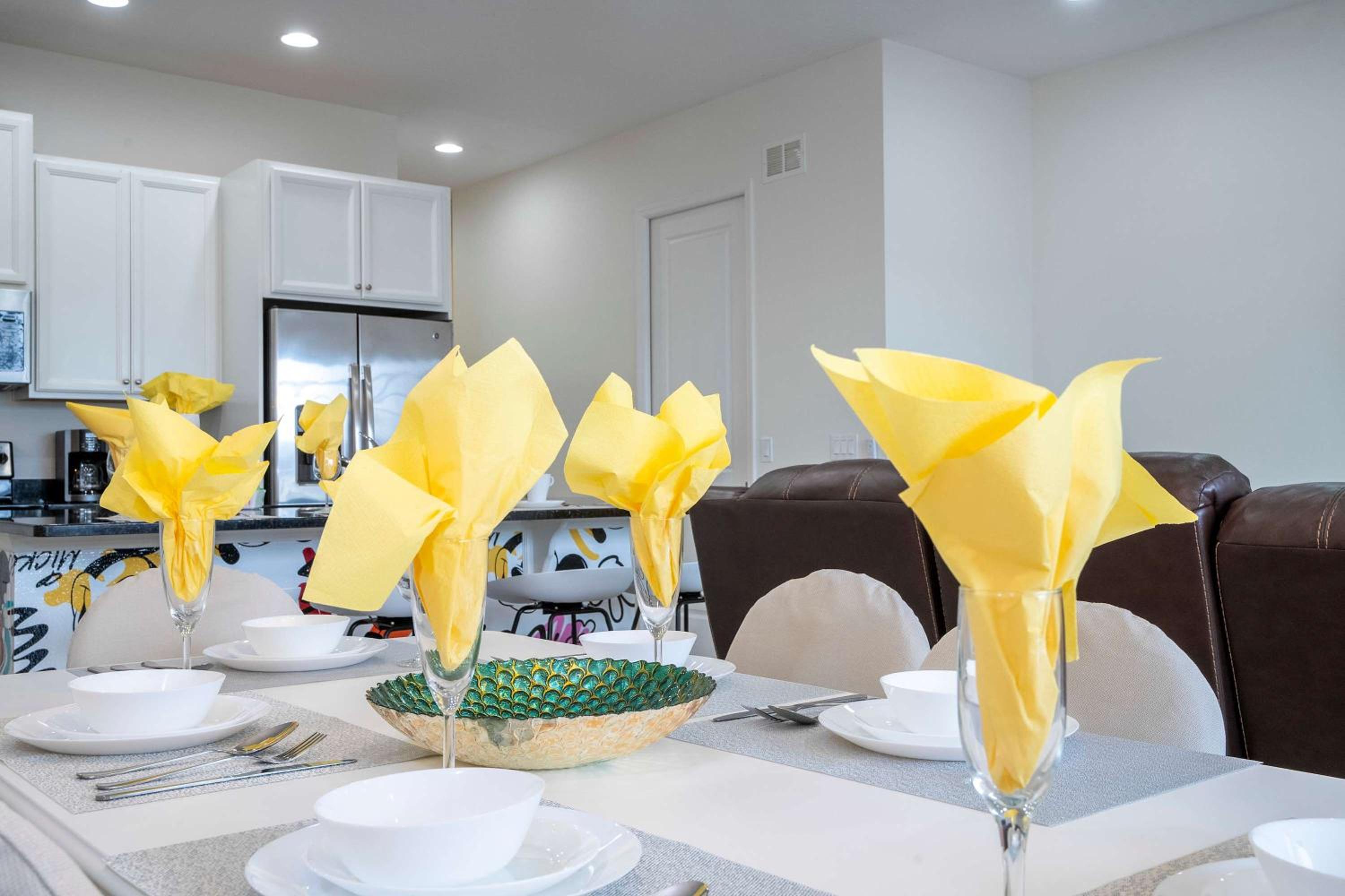 3Bd Sleeps8 with Pool & Close to Disney @Festival 220