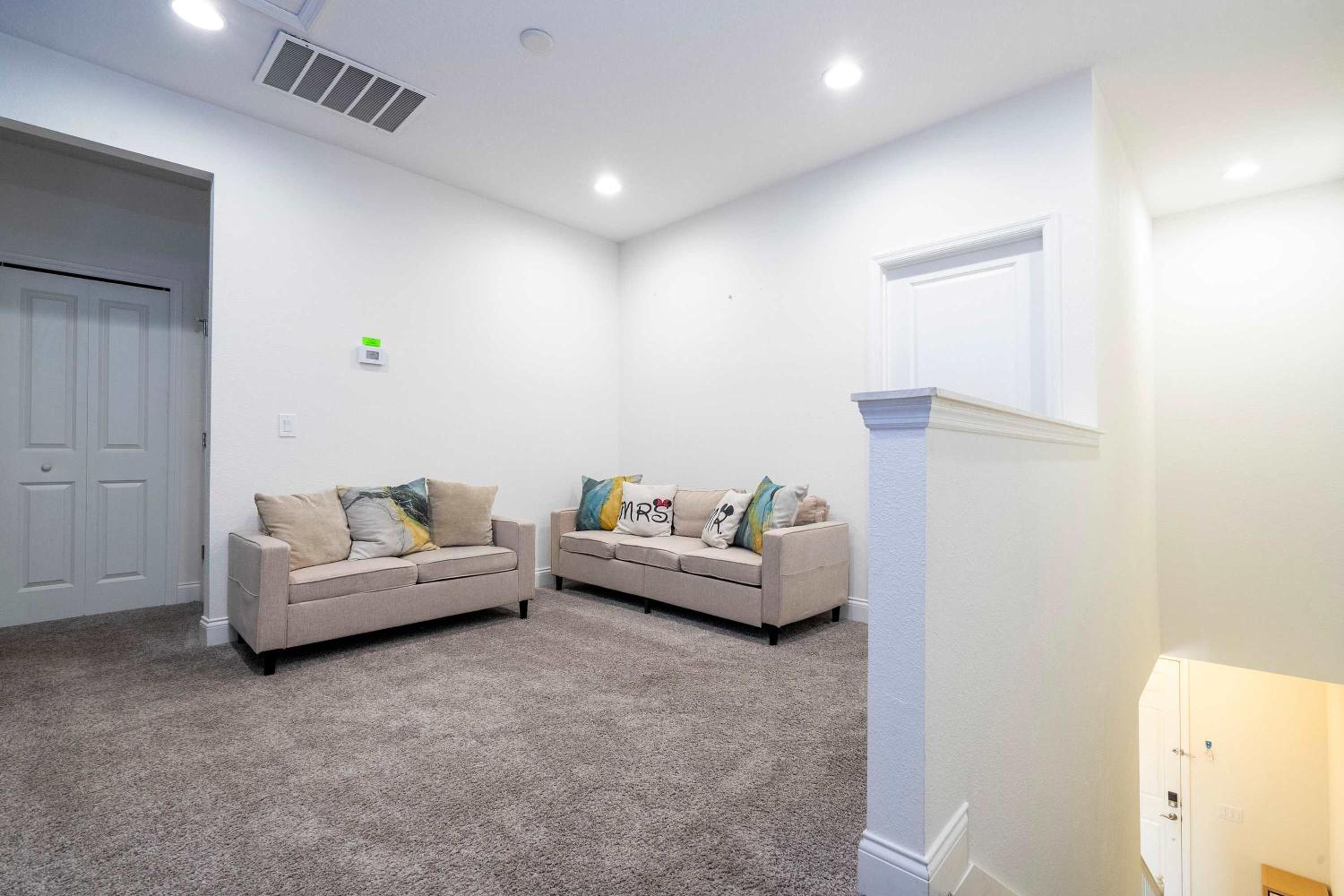 3Bd Sleeps8 with Pool & Close to Disney @Festival 220