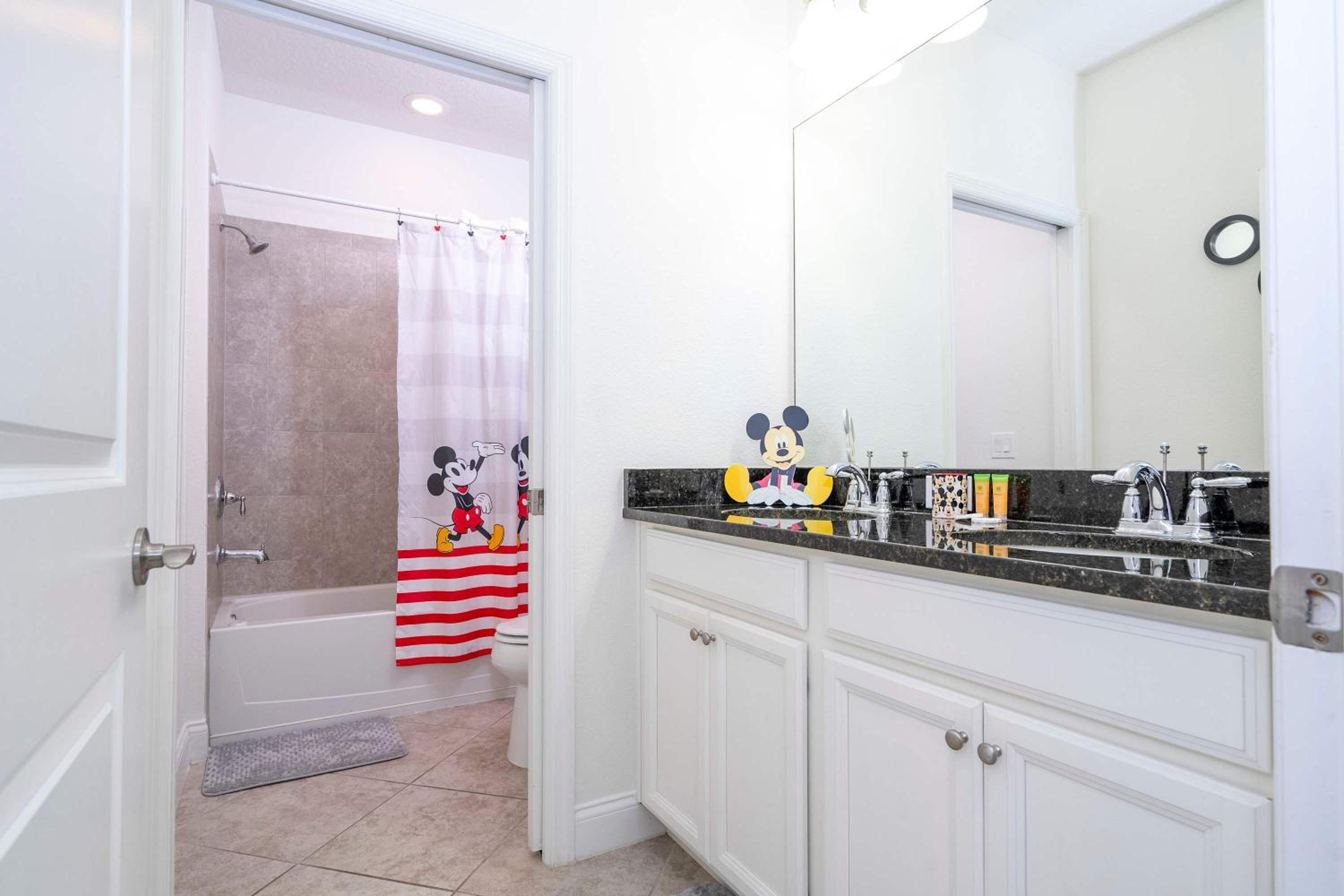 3Bd Sleeps8 with Pool & Close to Disney @Festival 220
