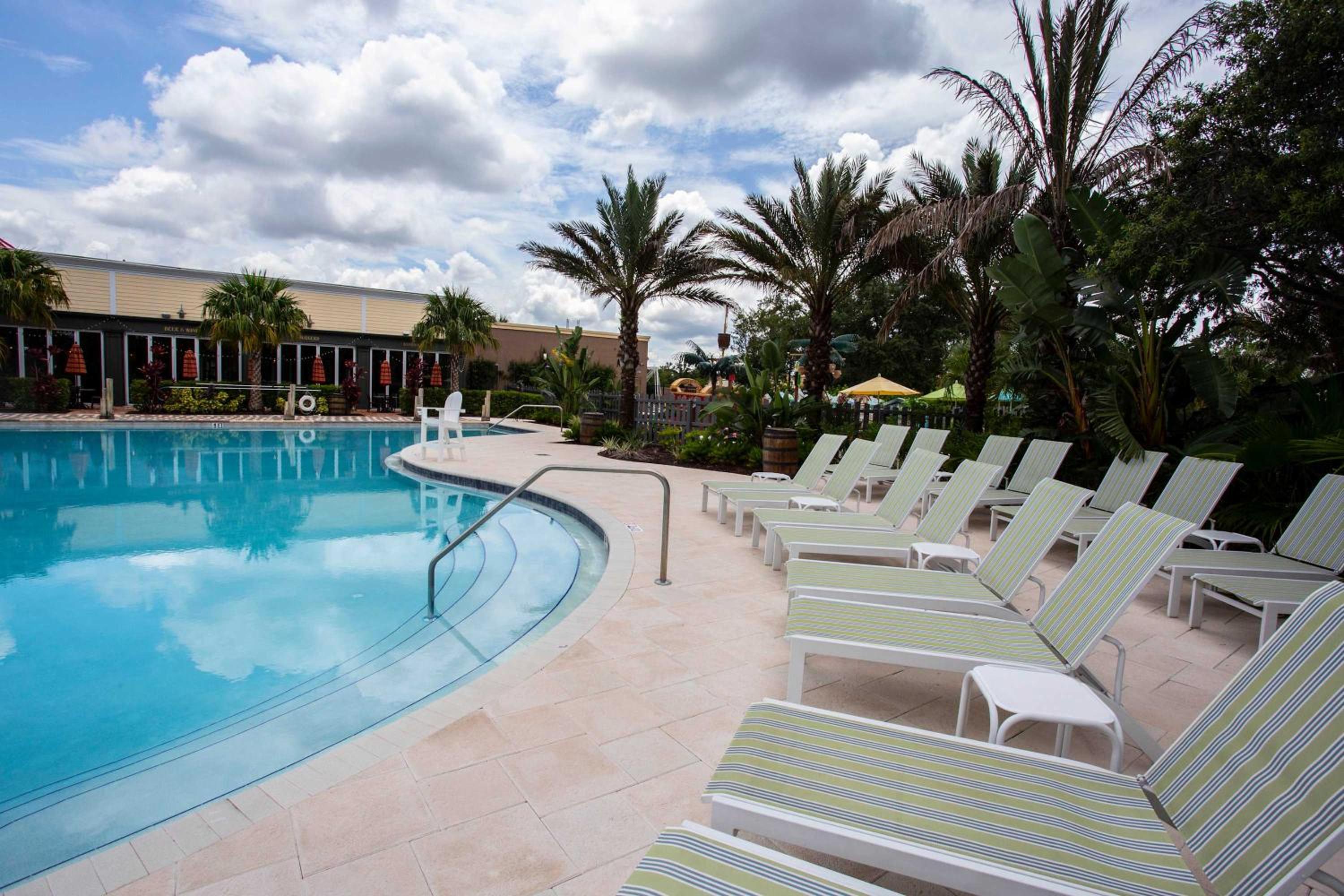 3Bd Sleeps8 with Pool & Close to Disney @Festival 220