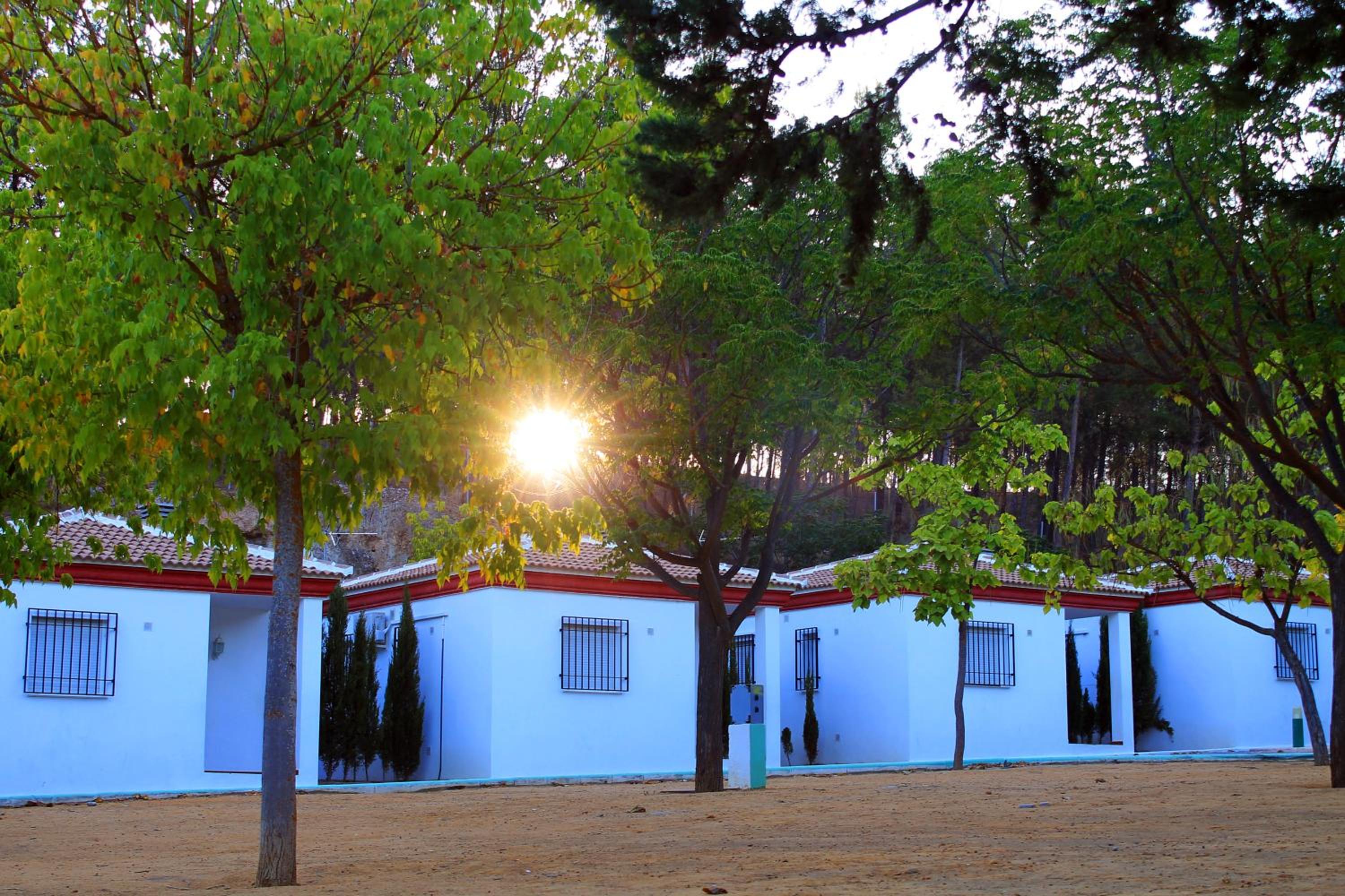 CENTRO DE OCIO ALÚA Bungalows Camping Rafting Benamejí