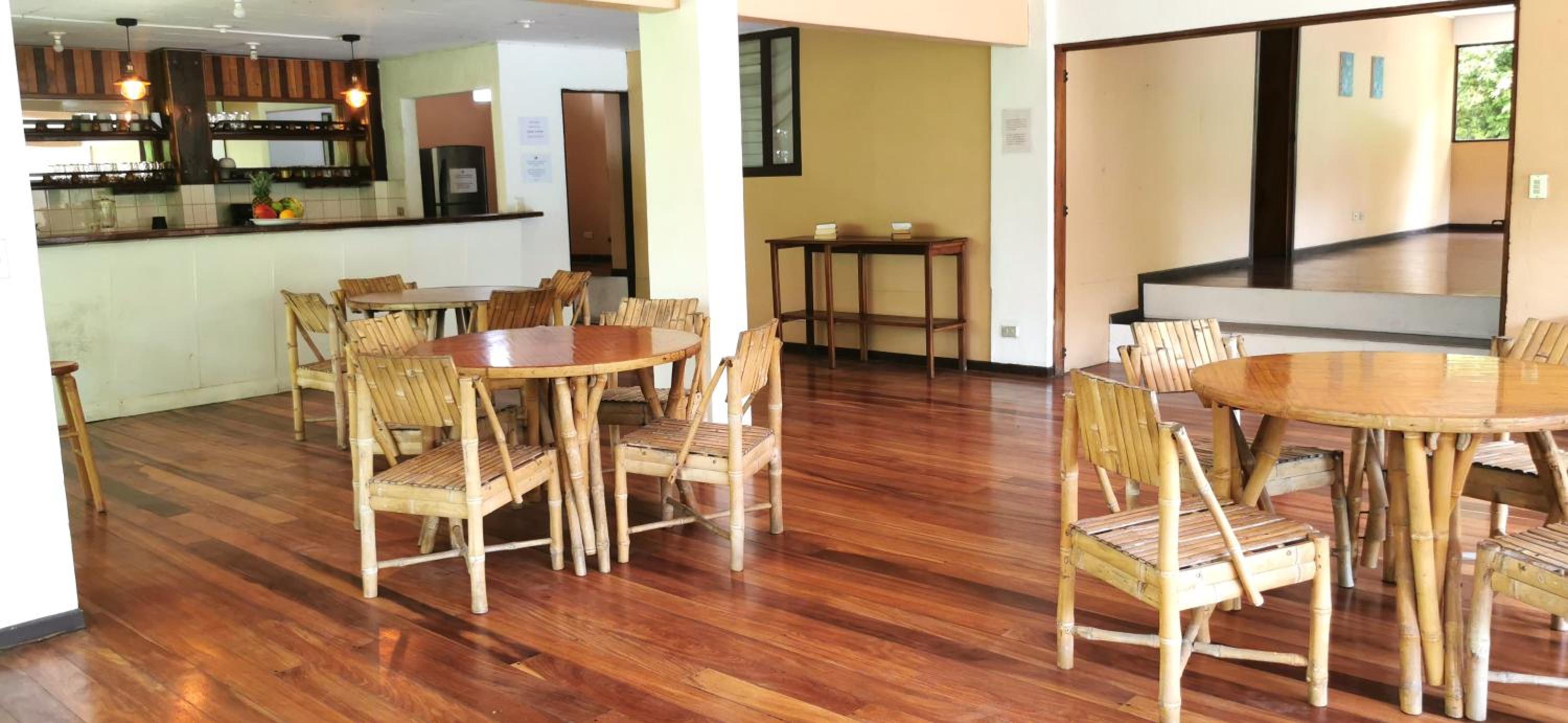 Tajalin Hostel - Montezuma Beach, Central location!