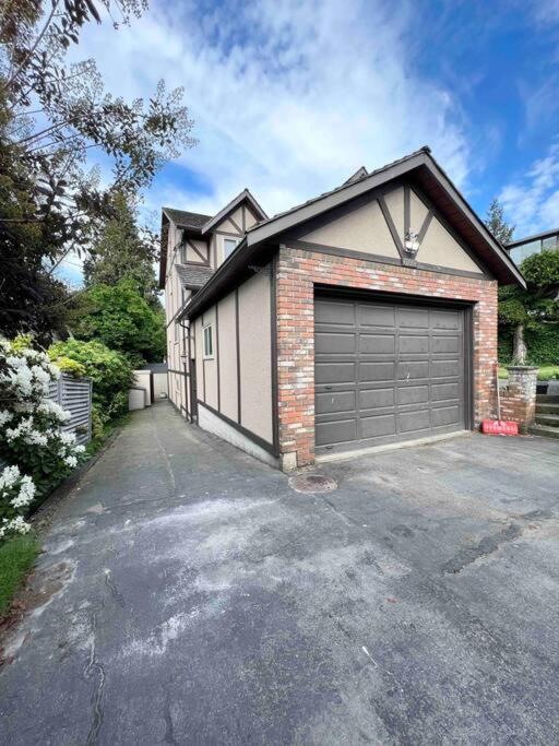 Bright Spacious 3 BR Garden Suite, 4 Queen beds, Fully equipped, Highly recommended by 229 happy groups