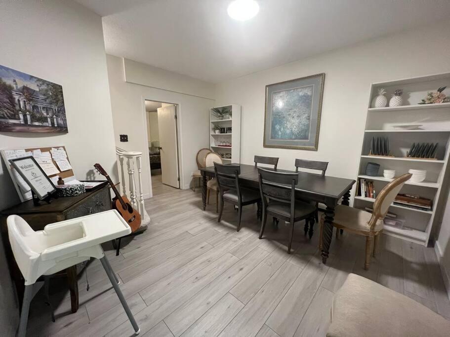 Bright Spacious 3 BR Garden Suite, 4 Queen beds, Fully equipped, Highly recommended by 229 happy groups
