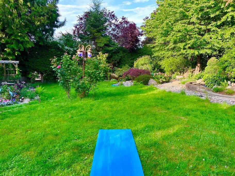 Bright Spacious 3 BR Garden Suite, 4 Queen beds, Fully equipped, Highly recommended by 229 happy groups