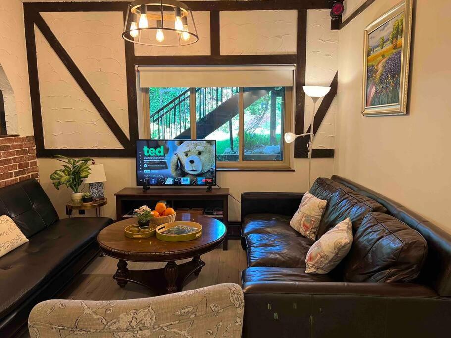 Bright Spacious 3 BR Garden Suite, 4 Queen beds, Fully equipped, Highly recommended by 229 happy groups