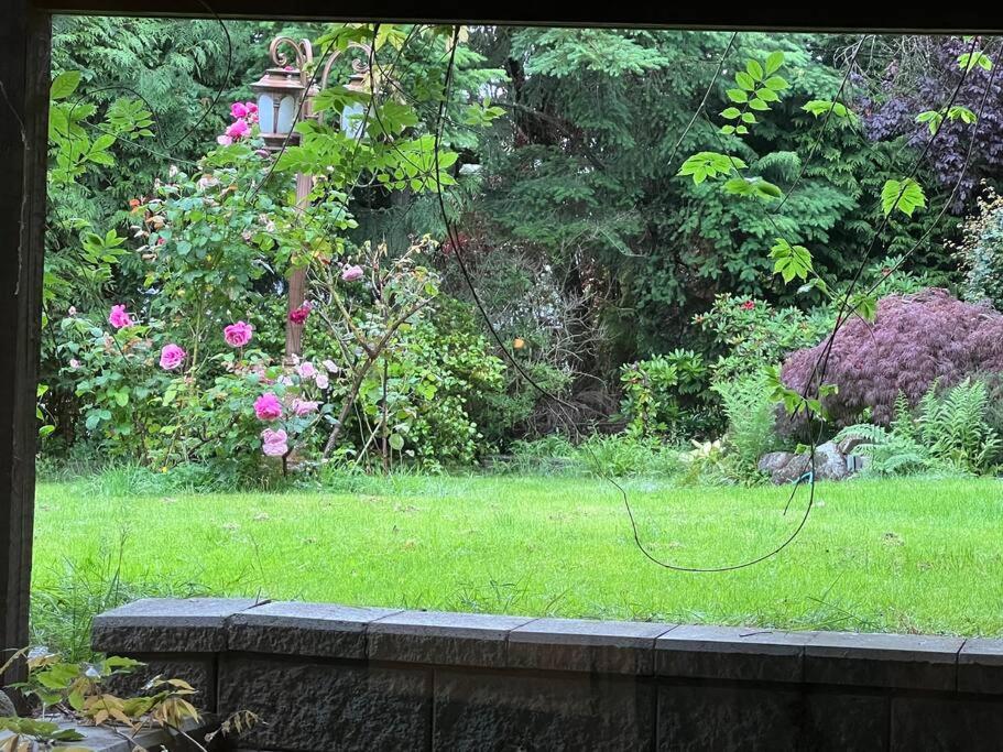 Bright Spacious 3 BR Garden Suite, 4 Queen beds, Fully equipped, Highly recommended by 229 happy groups