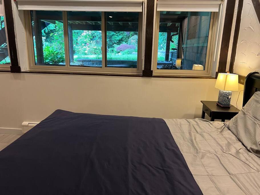 Bright Spacious 3 BR Garden Suite, 4 Queen beds, Fully equipped, Highly recommended by 229 happy groups