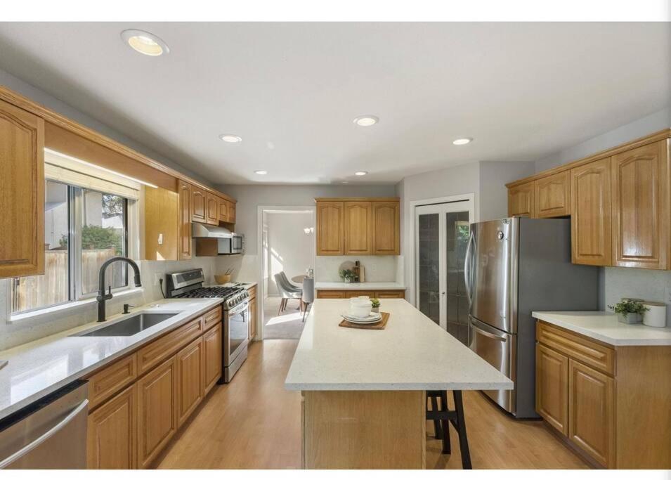 Spacious charming Entire house in a Calming neighborhood