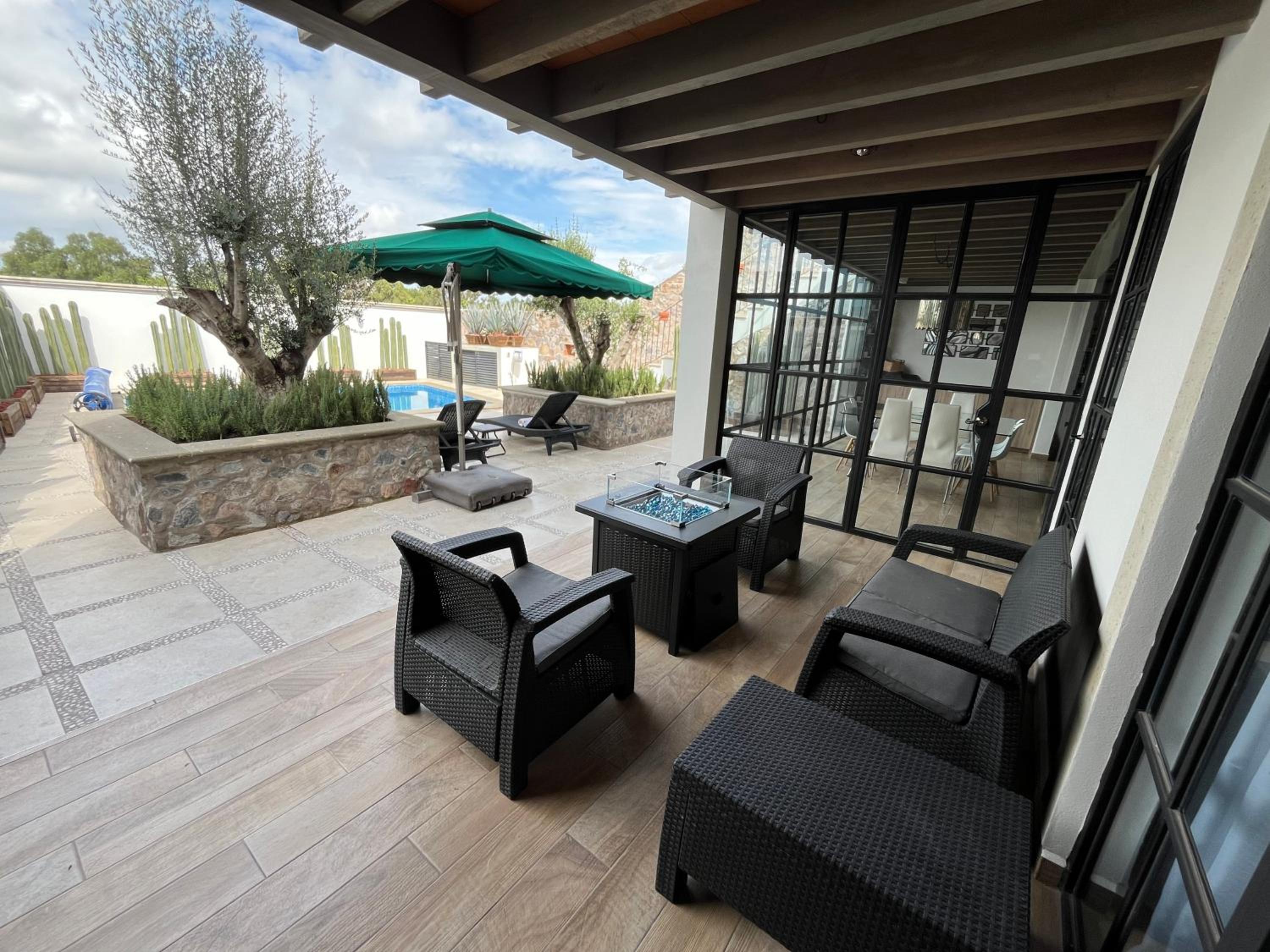 Casa Frida con Piscina Privada Caliente, Aire Acondicionado, Billar, Parrilla & FirePit