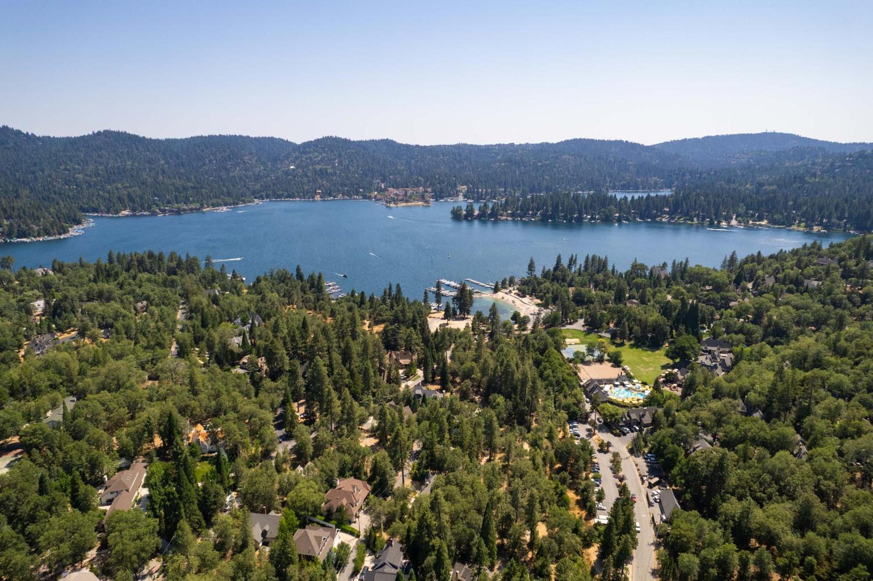 Lake Arrowhead 3BR Cabin Lake Access Hot Tub Colby & Conrad view 4