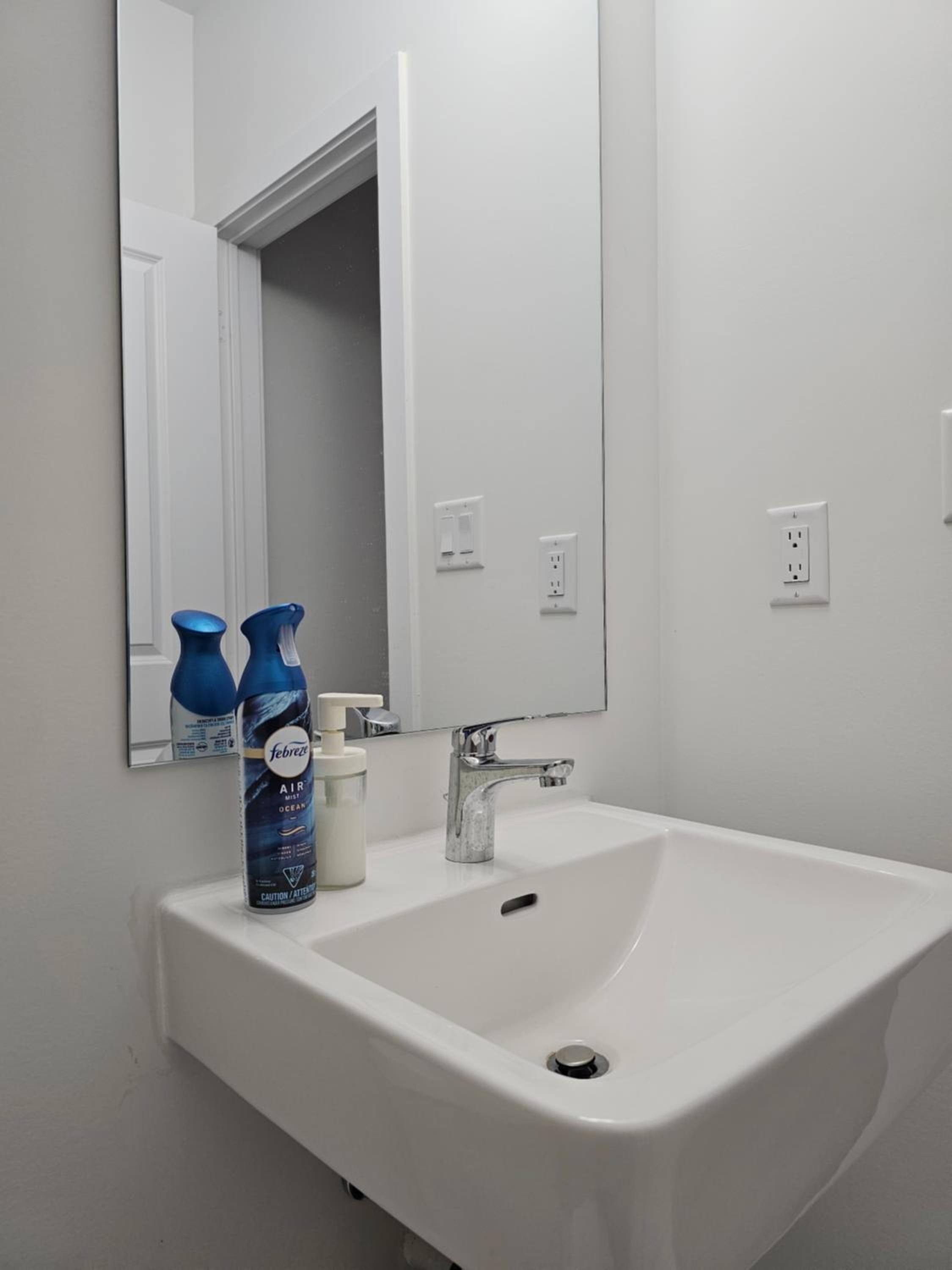 PINE BrandNew Private Room with Shared Bathroom in Toronto ON Canada