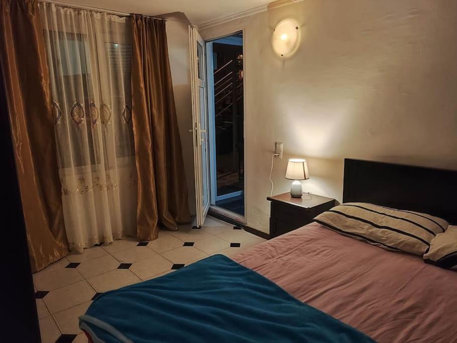 Cheerful 1 bedroom house with everything you need view 2
