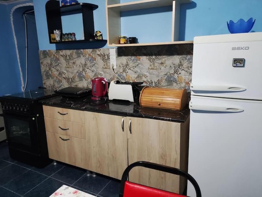 Cheerful 1 bedroom house with everything you need view 3