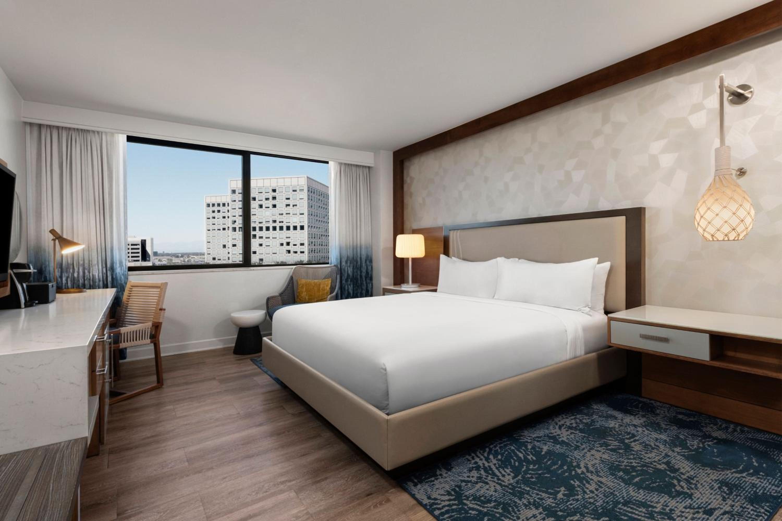 Renaissance Newport Beach Hotel - Property Image 9