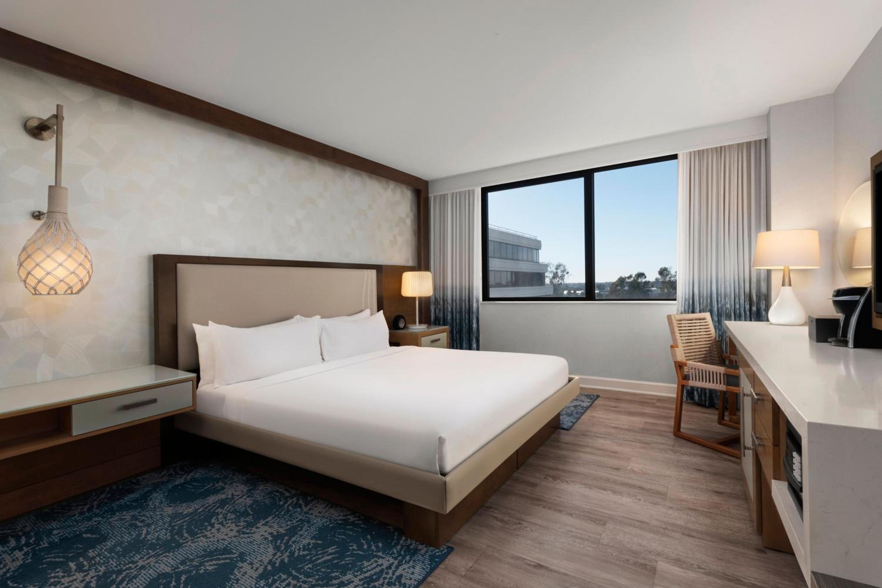 Renaissance Newport Beach Hotel - Property Image 10