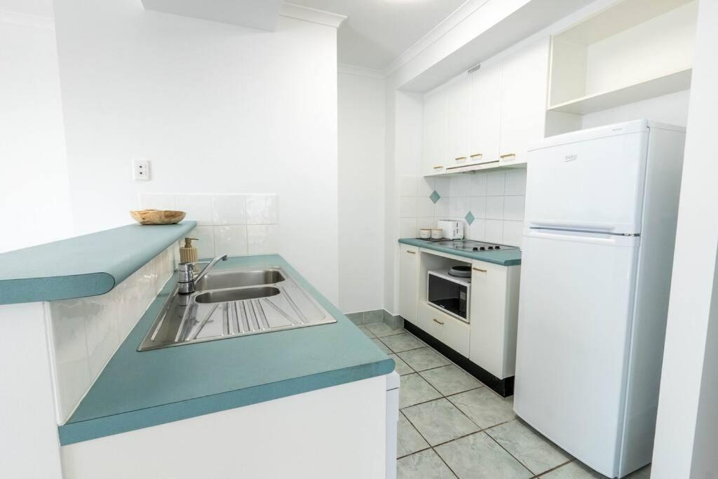 Luxurious 1-Bedroom Retreat in Heart of Broadbeach