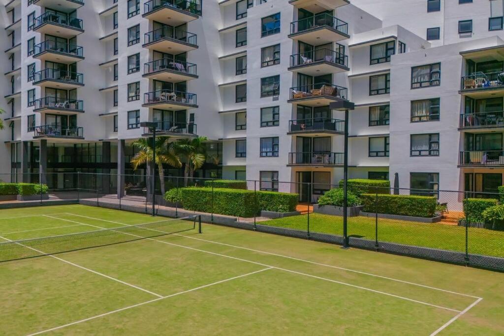 Luxurious 1-Bedroom Retreat in Heart of Broadbeach