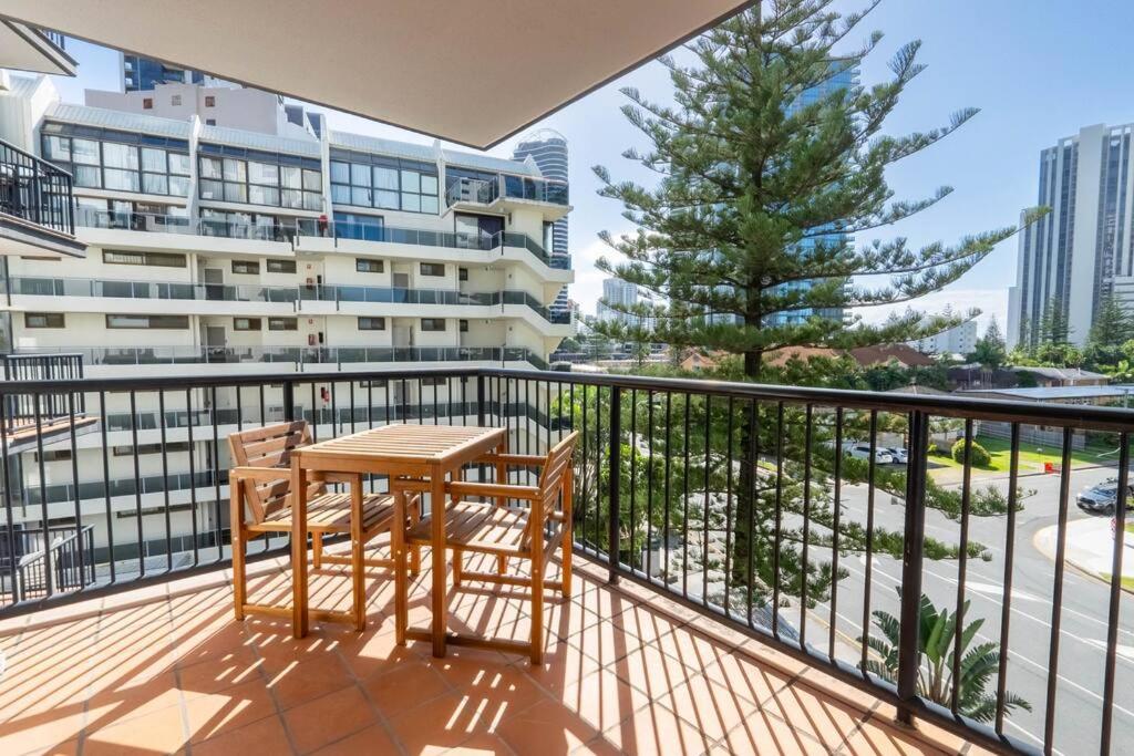 Luxurious 1-Bedroom Retreat in Heart of Broadbeach