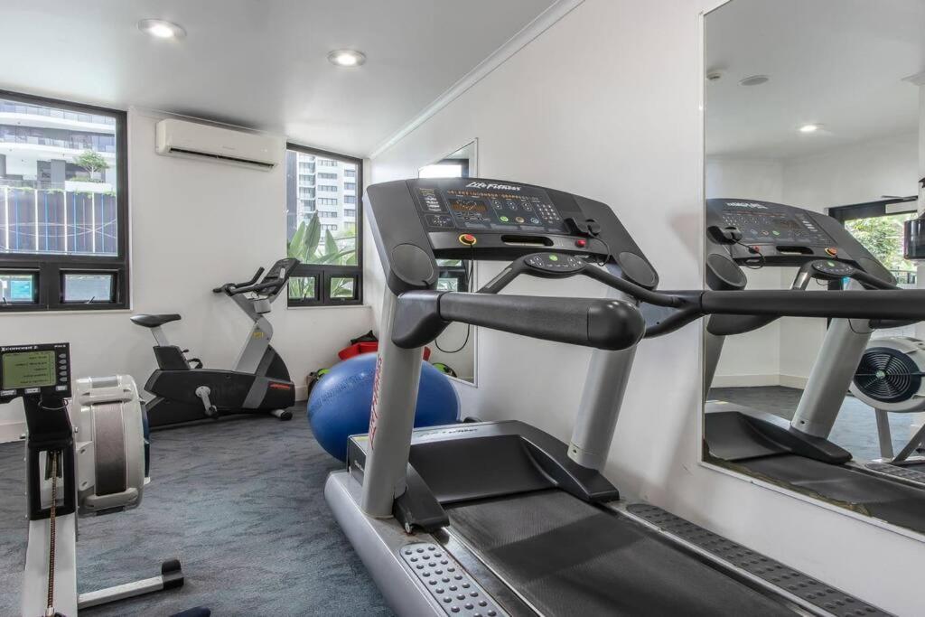 Luxurious 1-Bedroom Retreat in Heart of Broadbeach