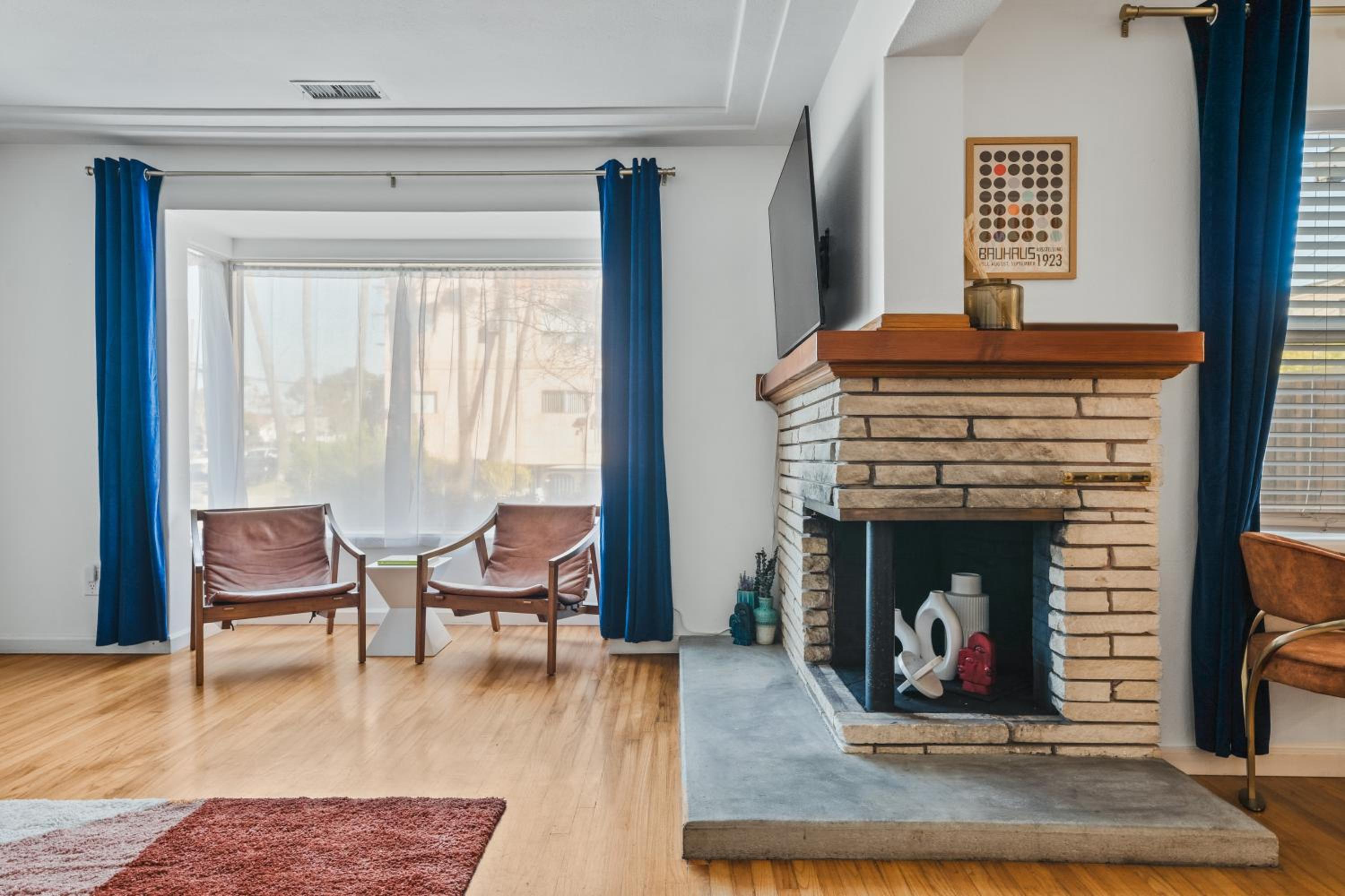 Modern House with Stocktank hottub near DT, Zoo, Park view 3