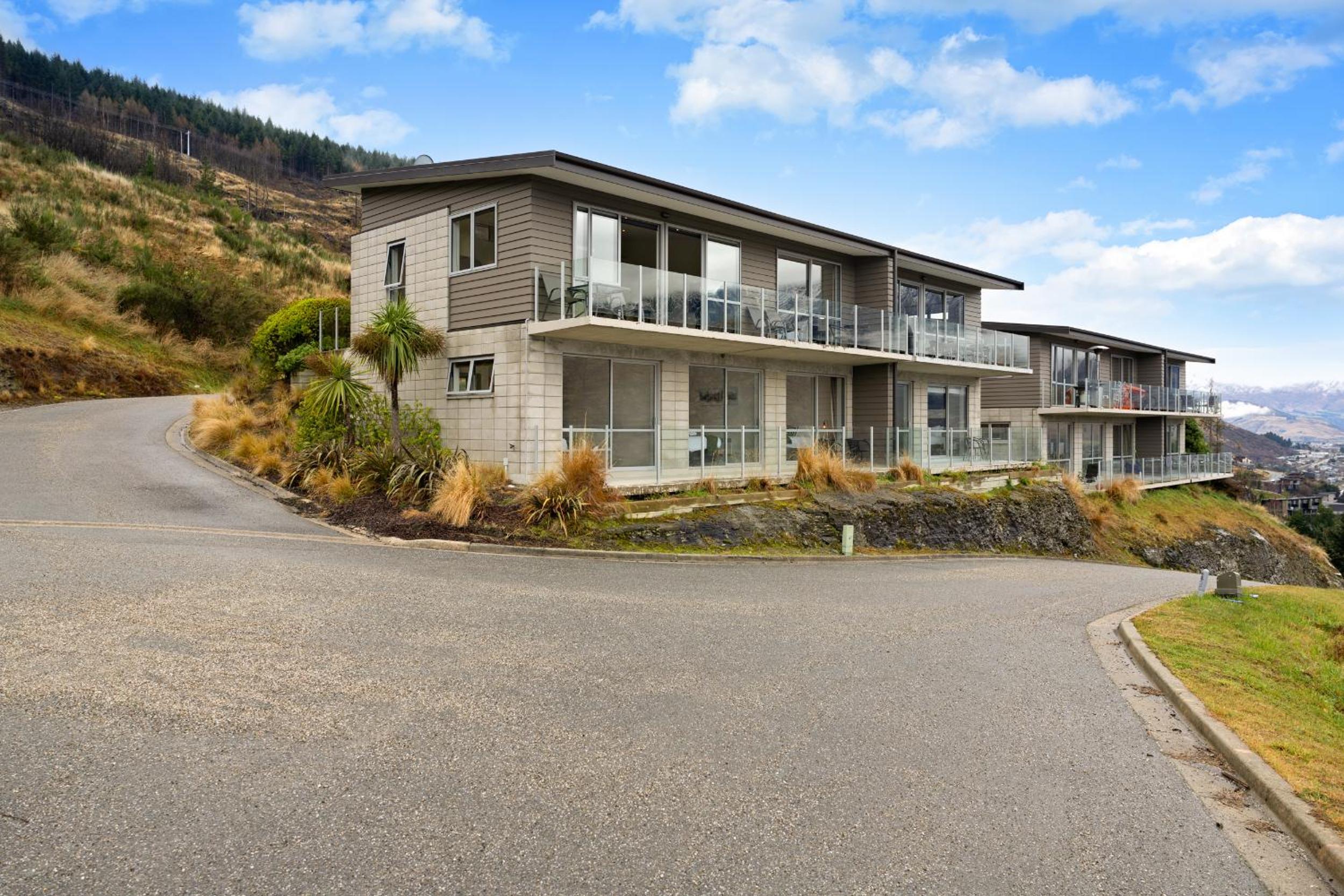 Top of the Lake - Queenstown Holiday Home view 4