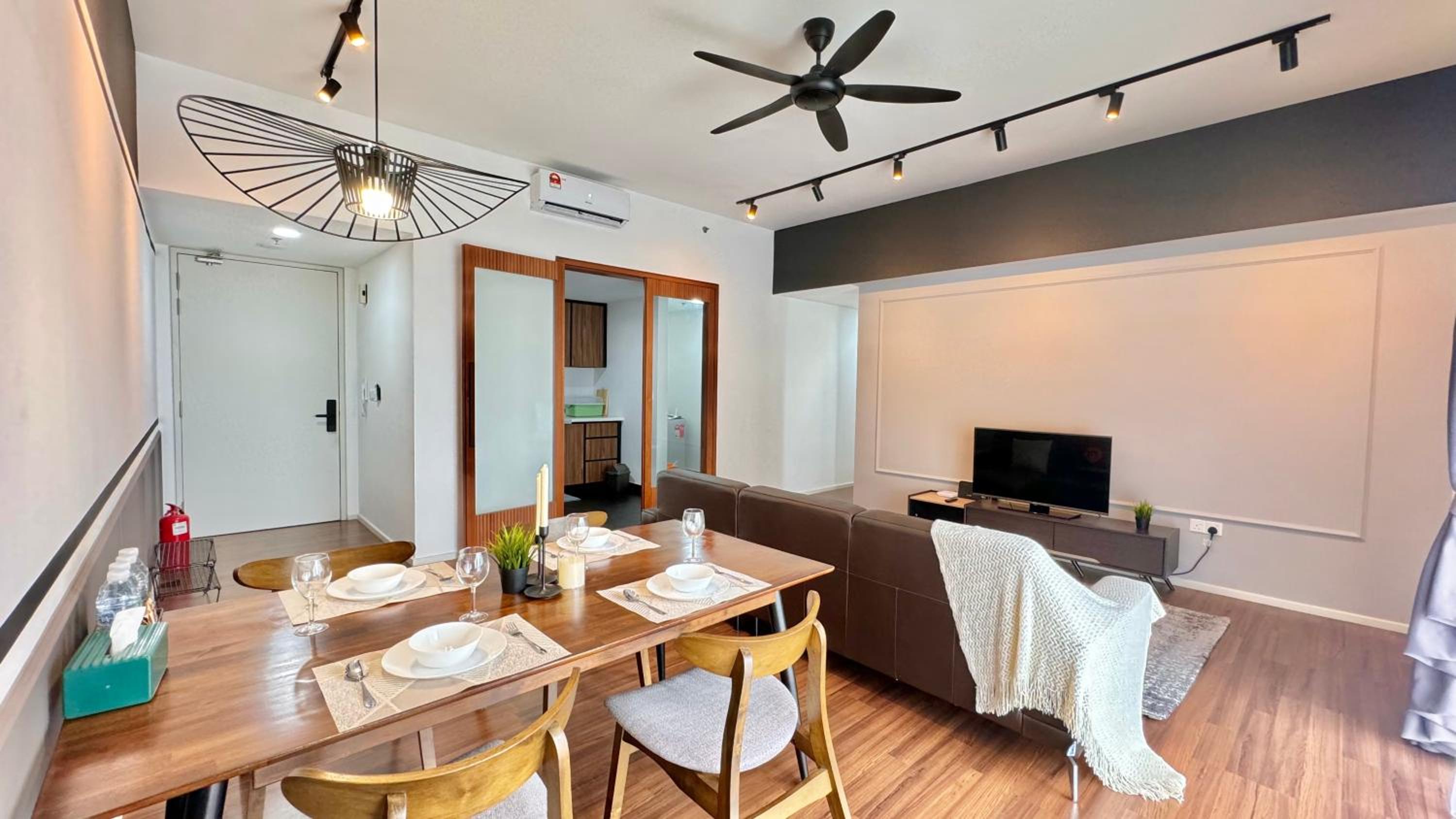 UNA Serviced Apartment by manatidur
