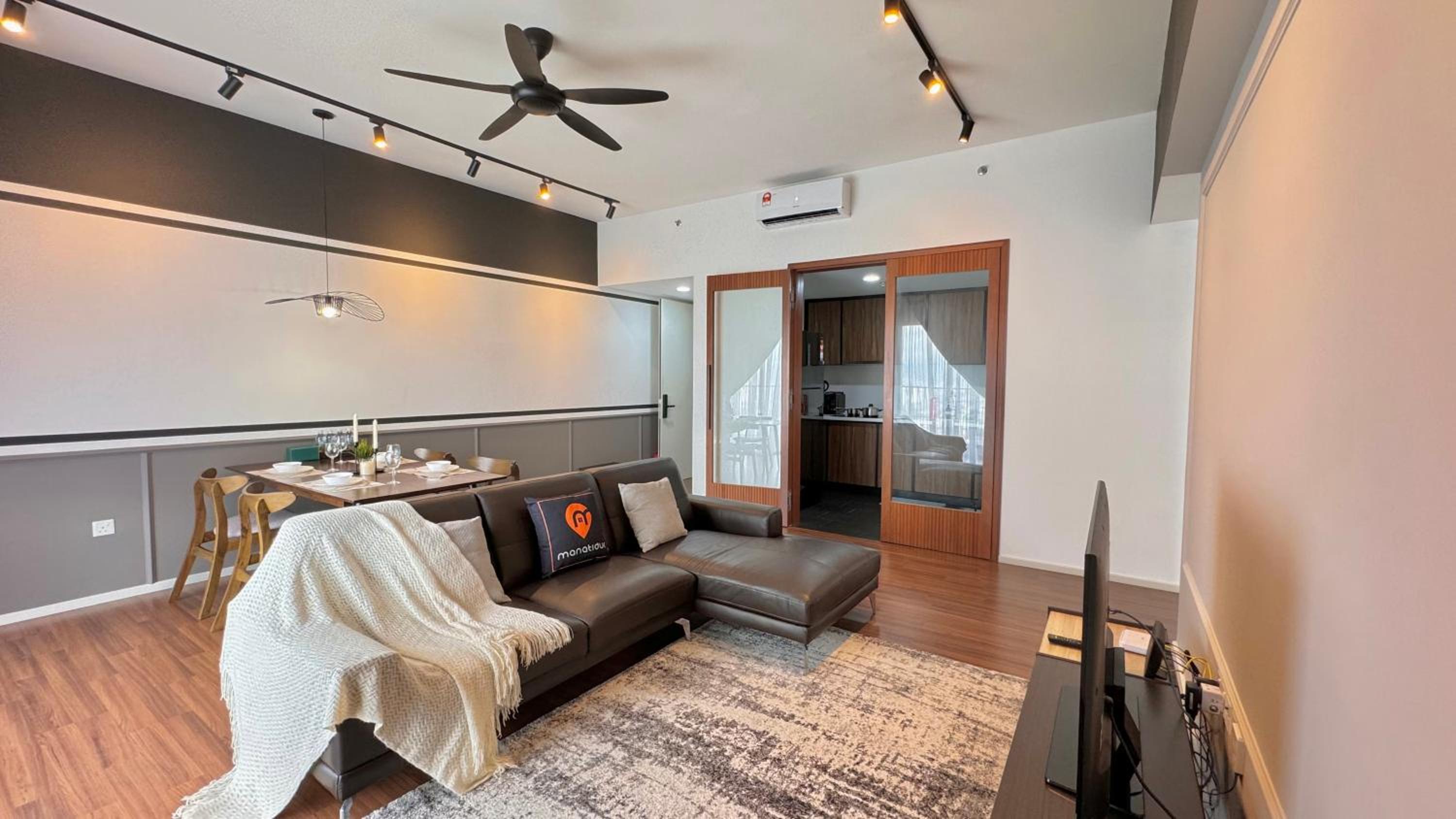 UNA Serviced Apartment by manatidur