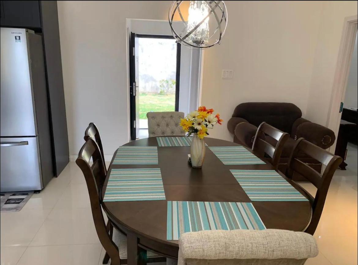 Hideaway Tropic Vacation Stay