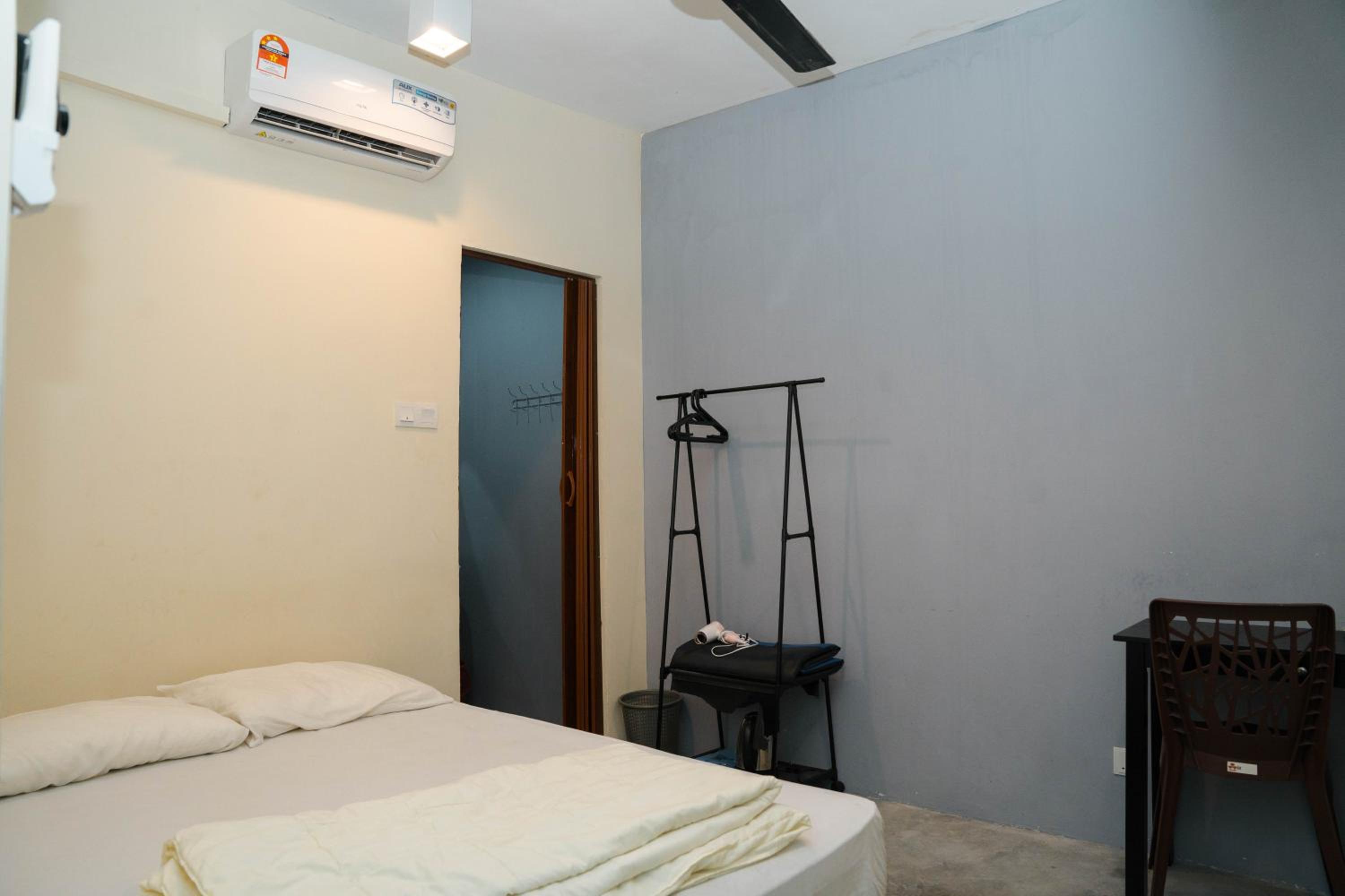 Homestay 5 minute walk to HUKM