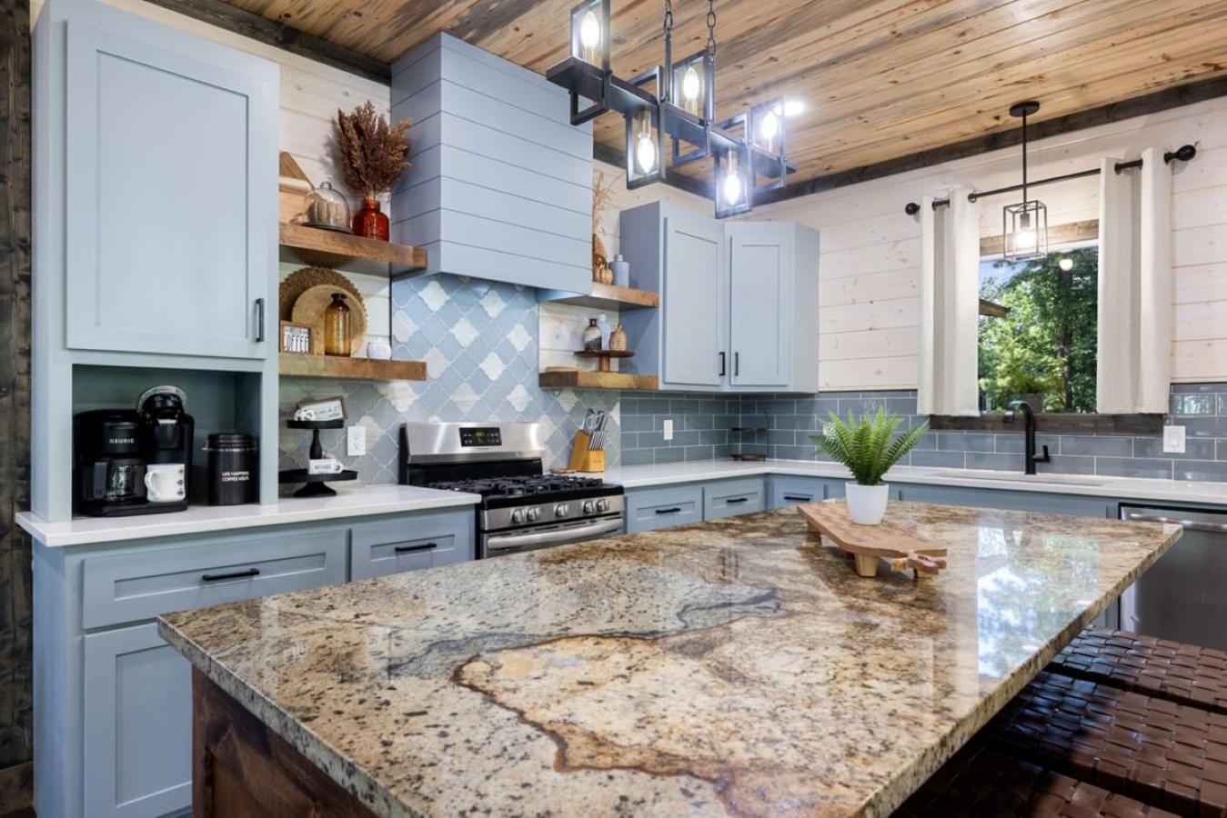Unwind in Luxury - 12 Guest Escape Near Broken Bow Lake view 3