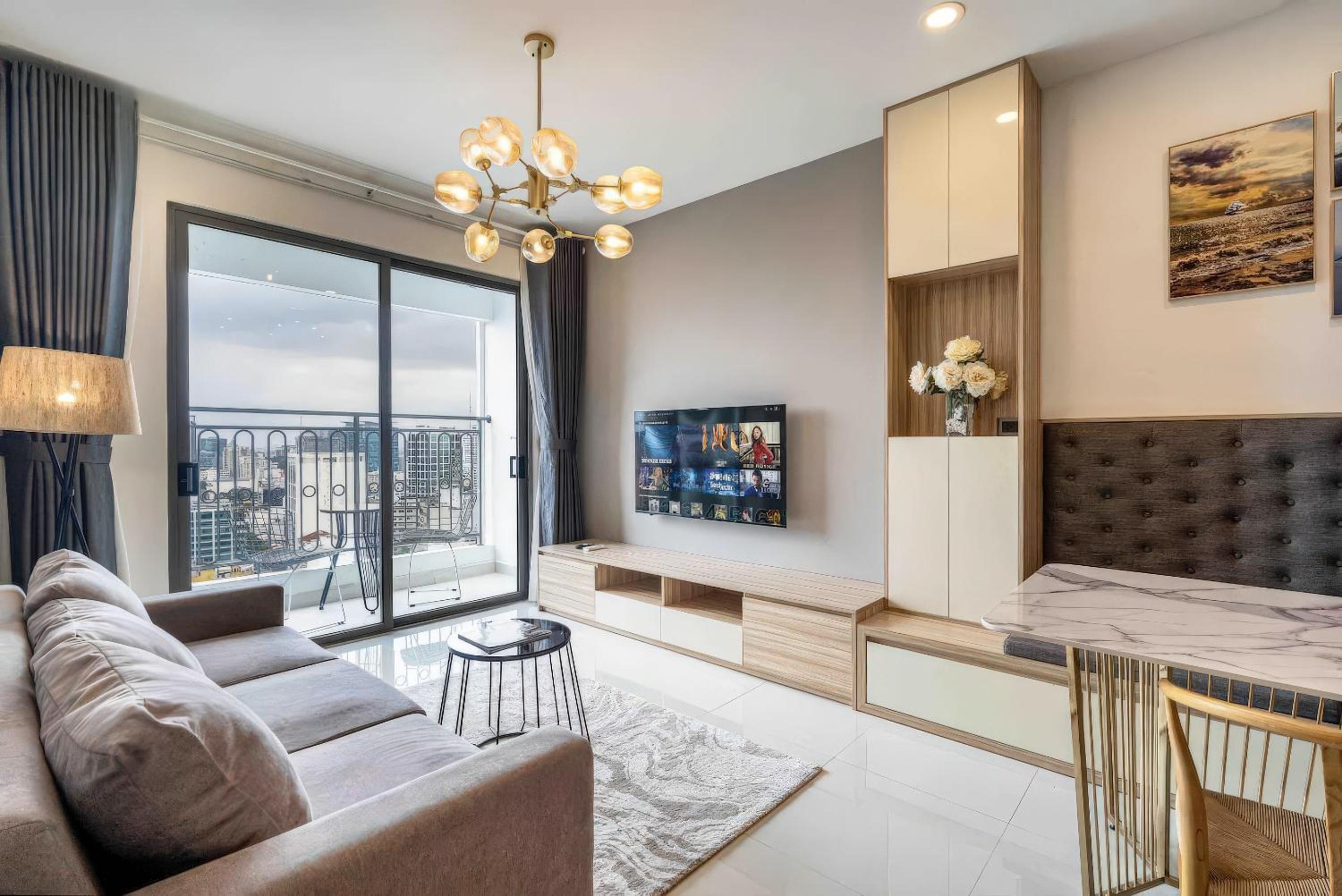 Urban Zen Saigon - Royal Apartment D4