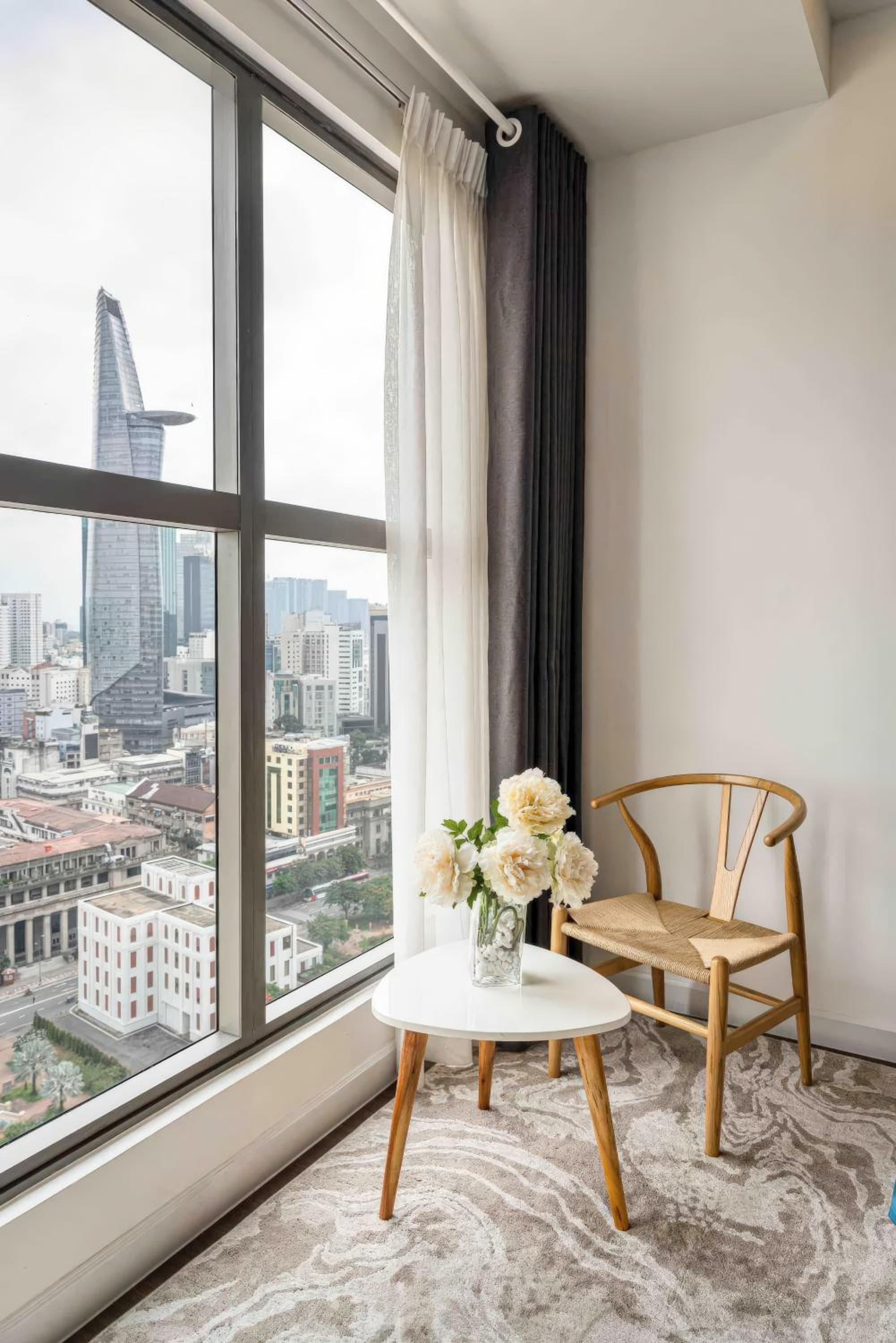 Urban Zen Saigon - Royal Apartment D4