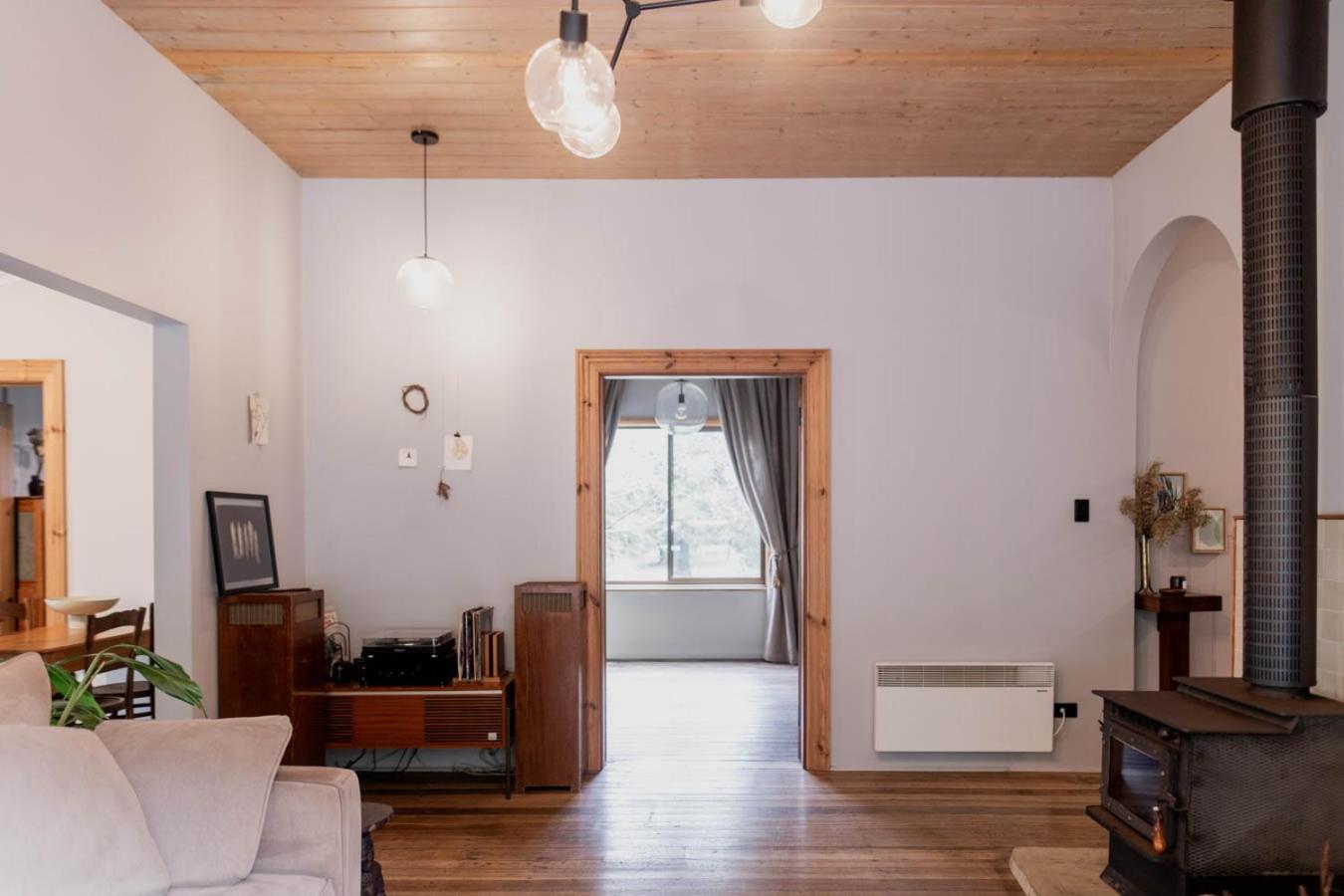 LUMI cottage in Cygnet art food and nature haven