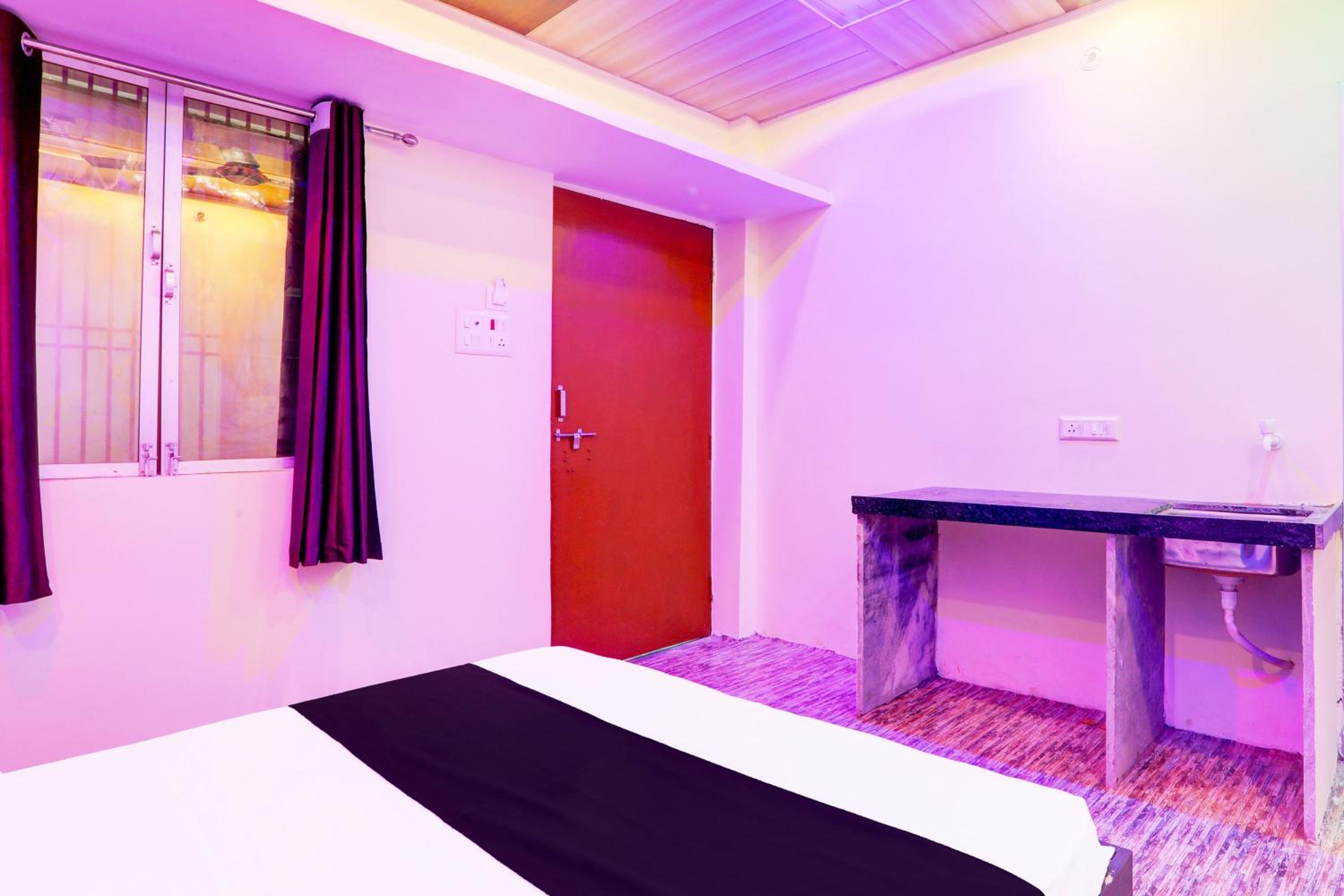 Super Hotel O SINGH GUEST HOUSE & RESTRO view 5