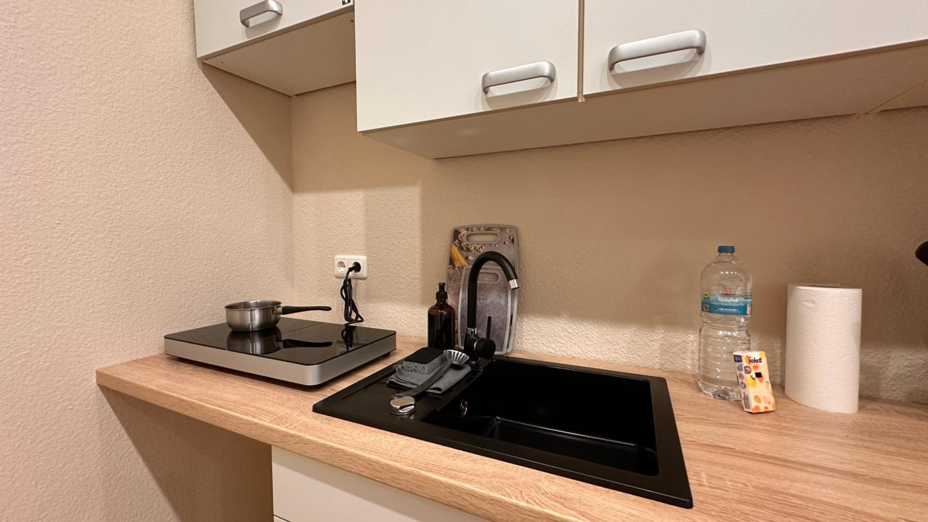 Bellahomes, Aircondition, private Parking, Netflix, Airport 30 Minuten