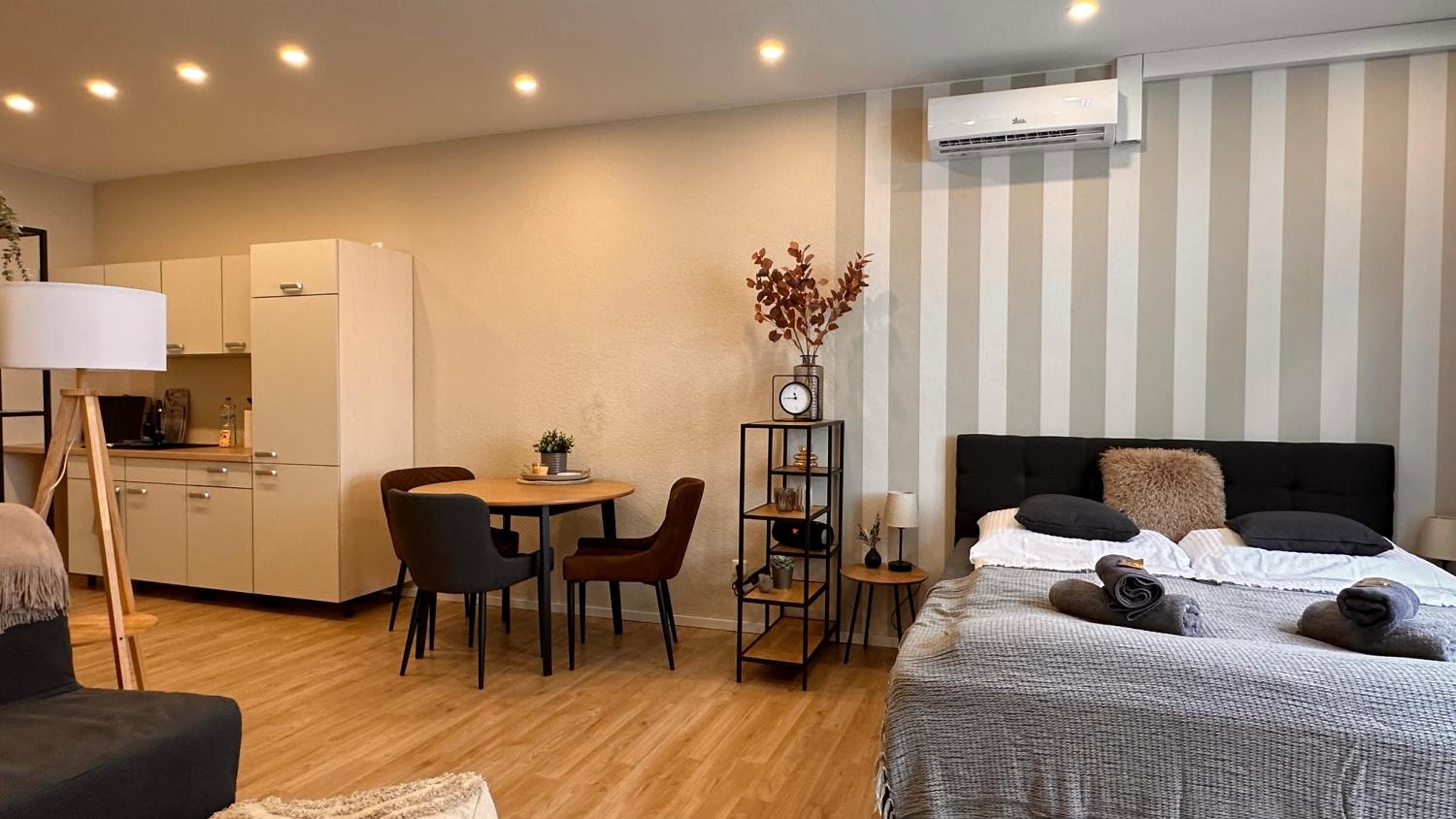 Bellahomes, Aircondition, private Parking, Netflix, Airport 30 Minuten