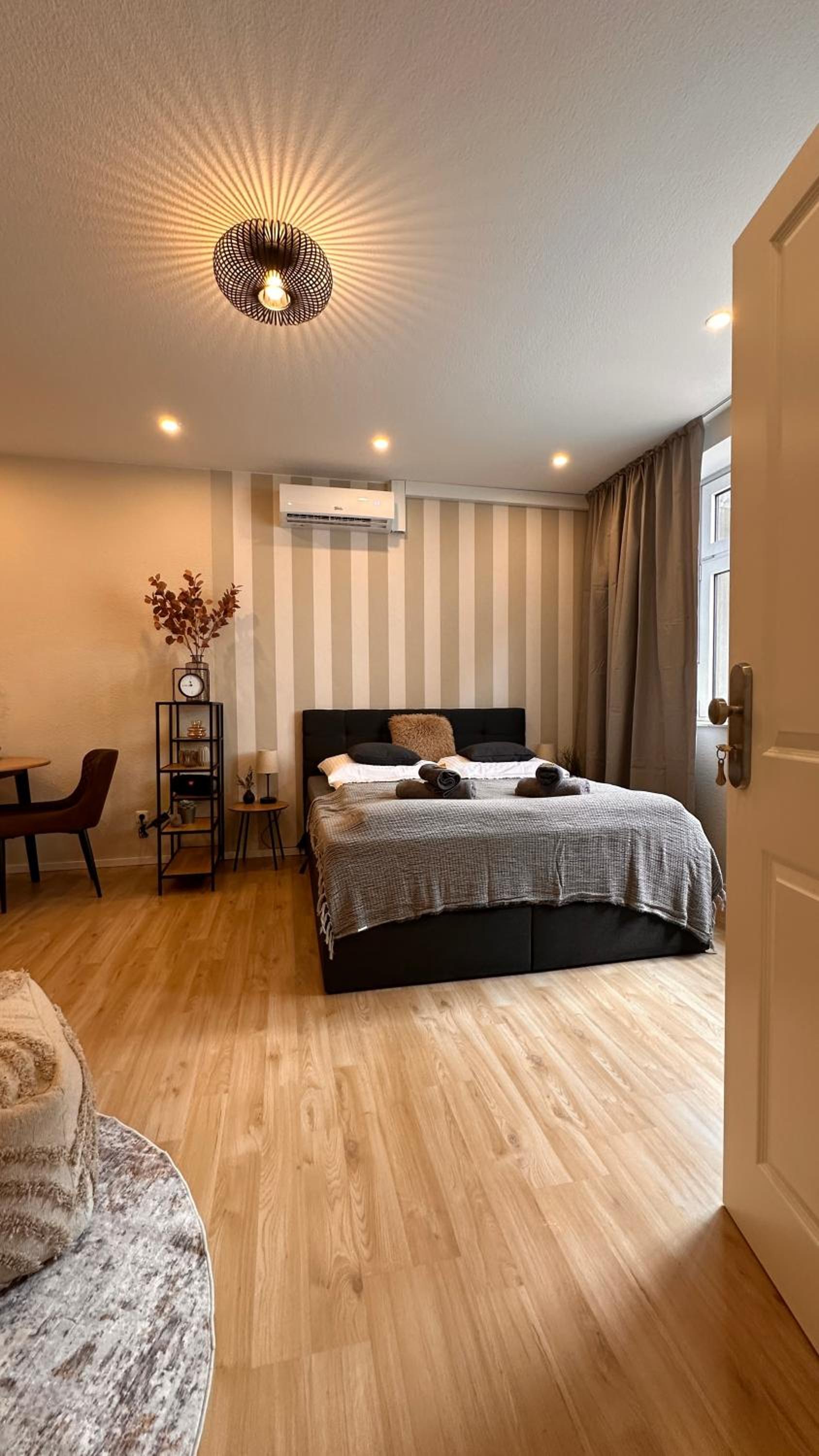 Bellahomes, Aircondition, private Parking, Netflix, Airport 30 Minuten