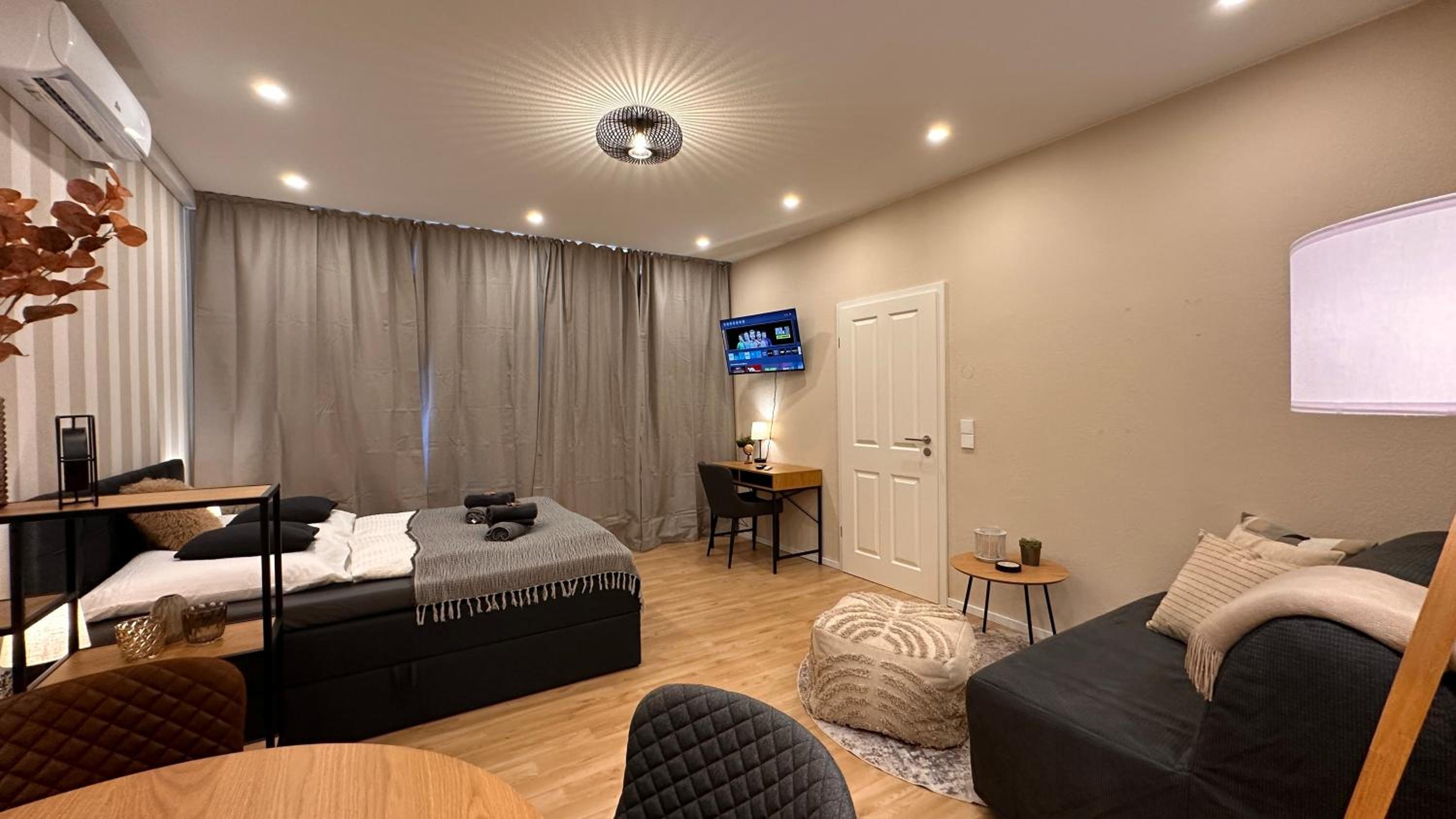 Bellahomes, Aircondition, private Parking, Netflix, Airport 30 Minuten
