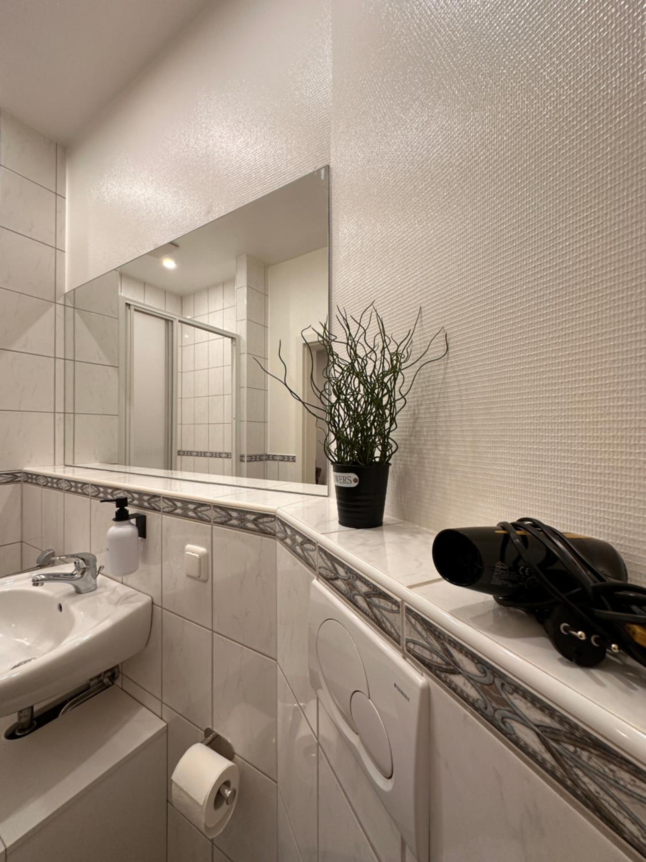Bellahomes, Aircondition, private Parking, Netflix, Airport 30 Minuten