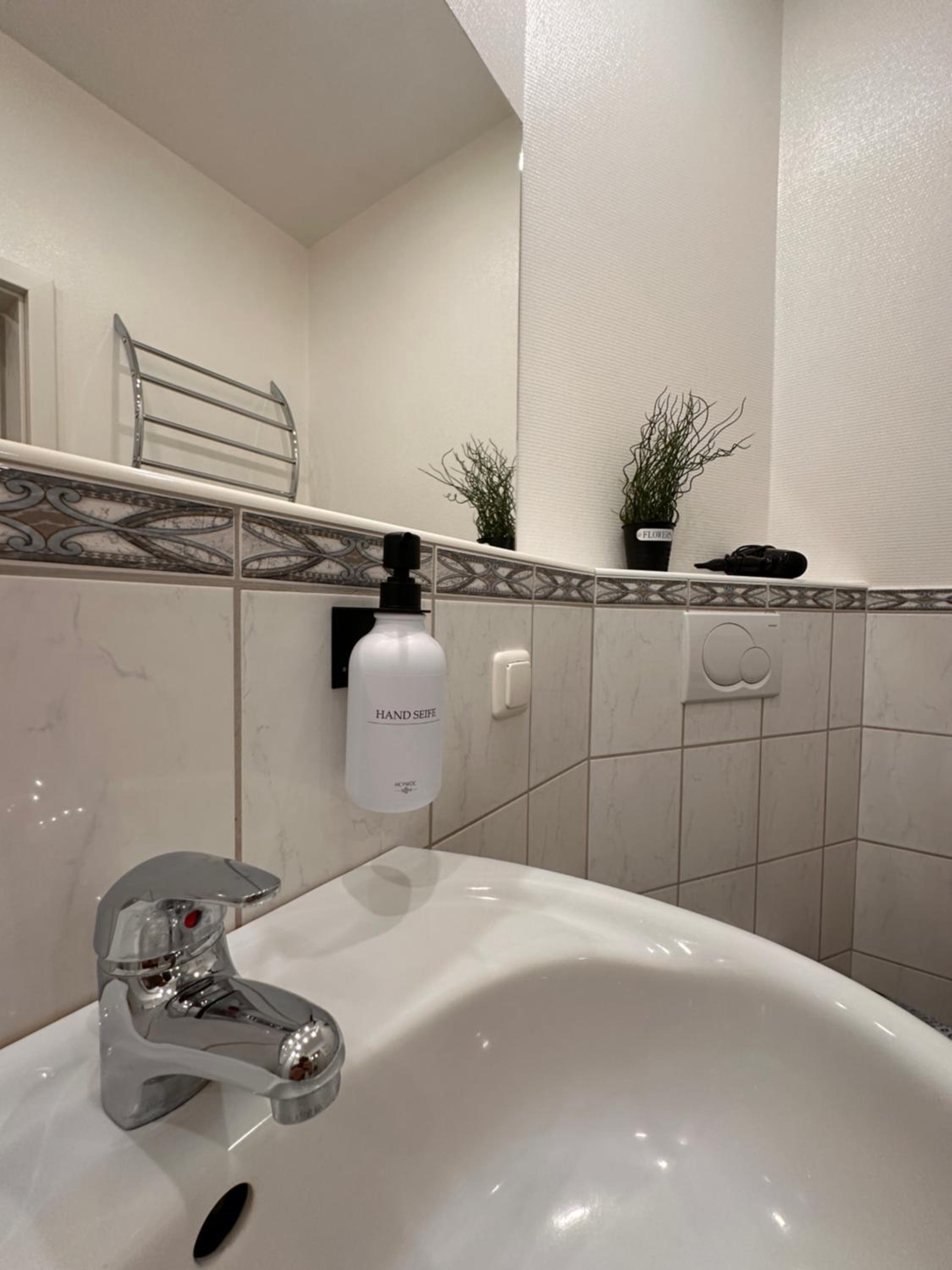 Bellahomes, Aircondition, private Parking, Netflix, Airport 30 Minuten
