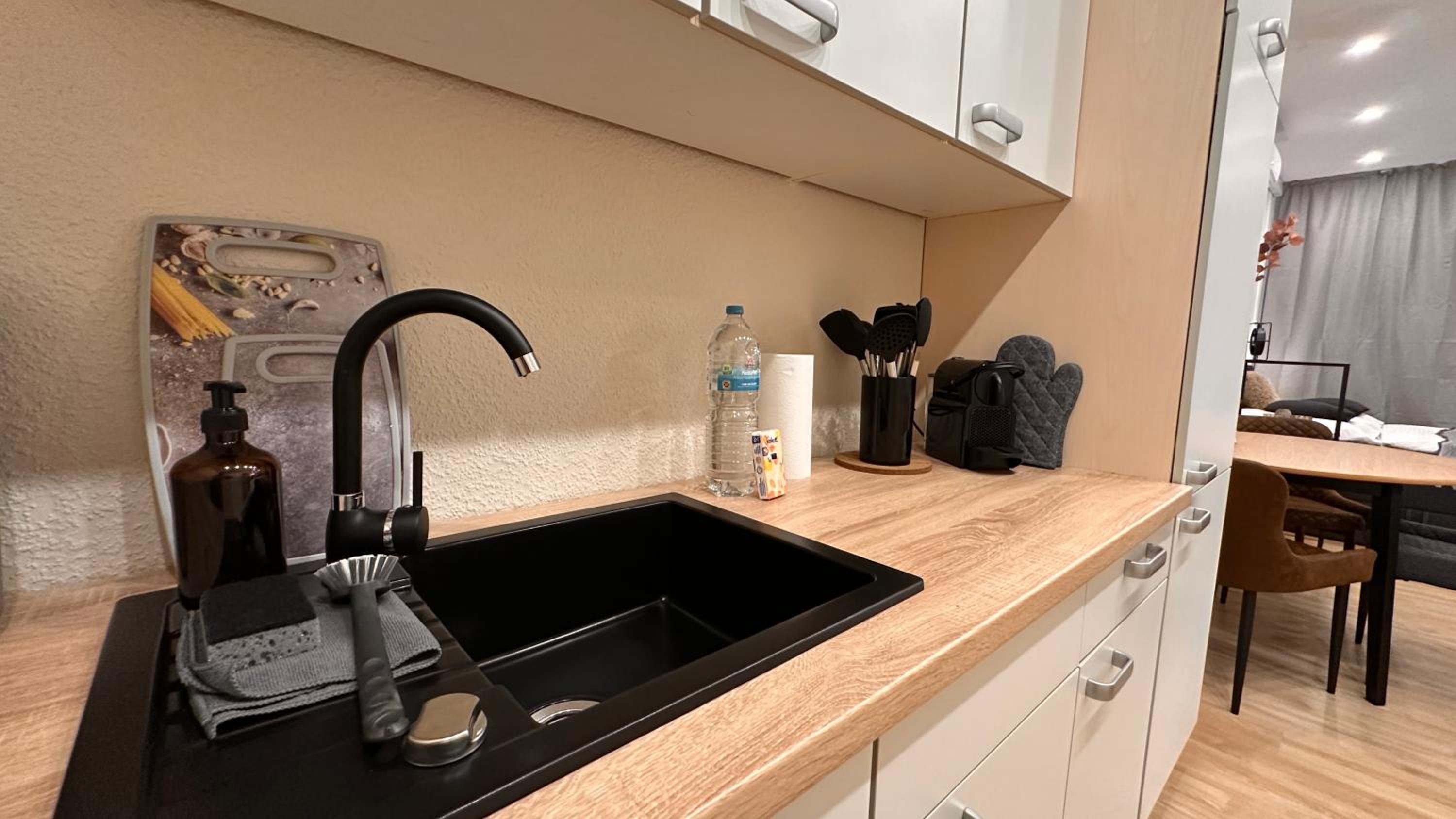 Bellahomes, Aircondition, private Parking, Netflix, Airport 30 Minuten