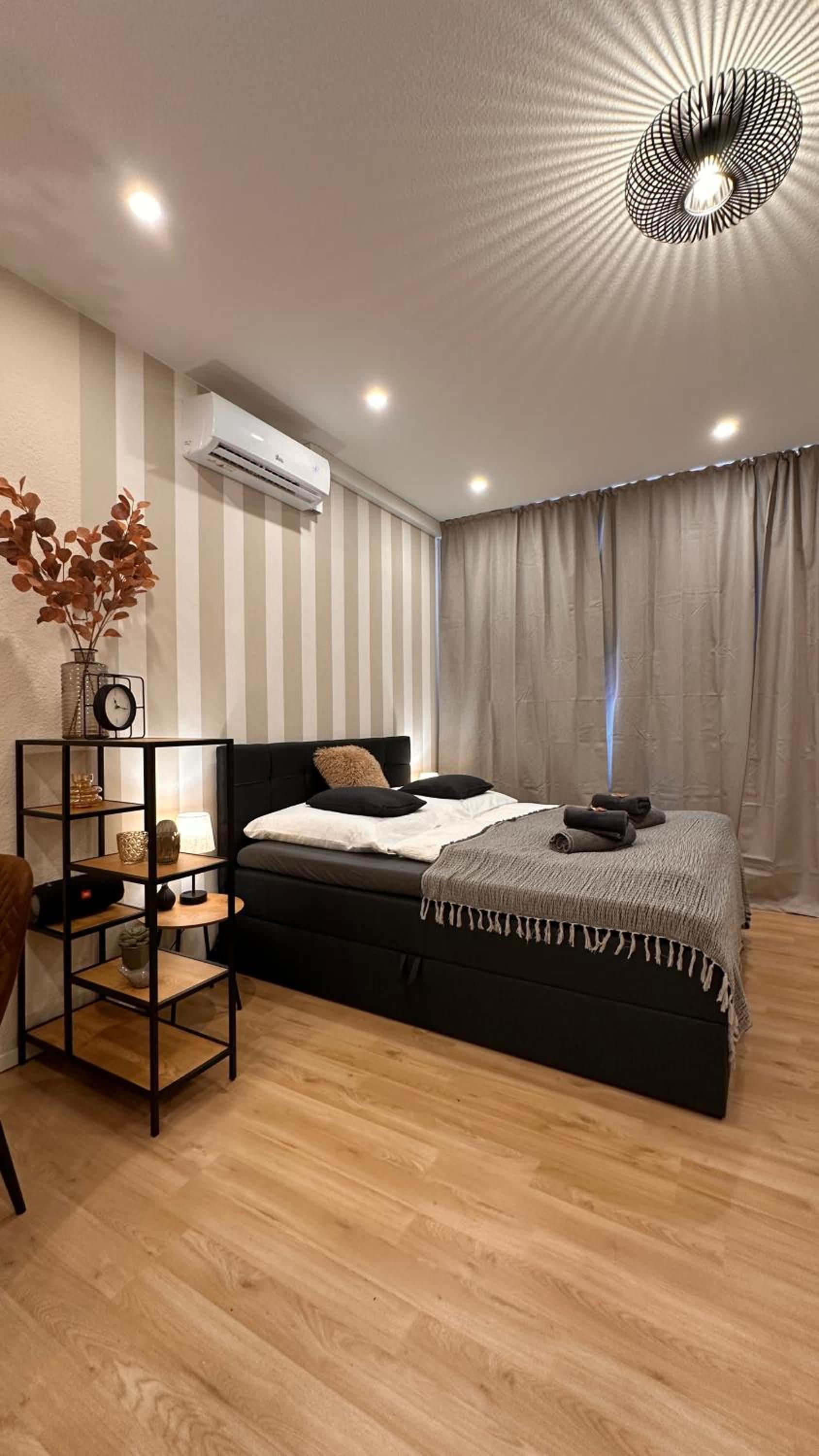 Bellahomes, Aircondition, private Parking, Netflix, Airport 30 Minuten