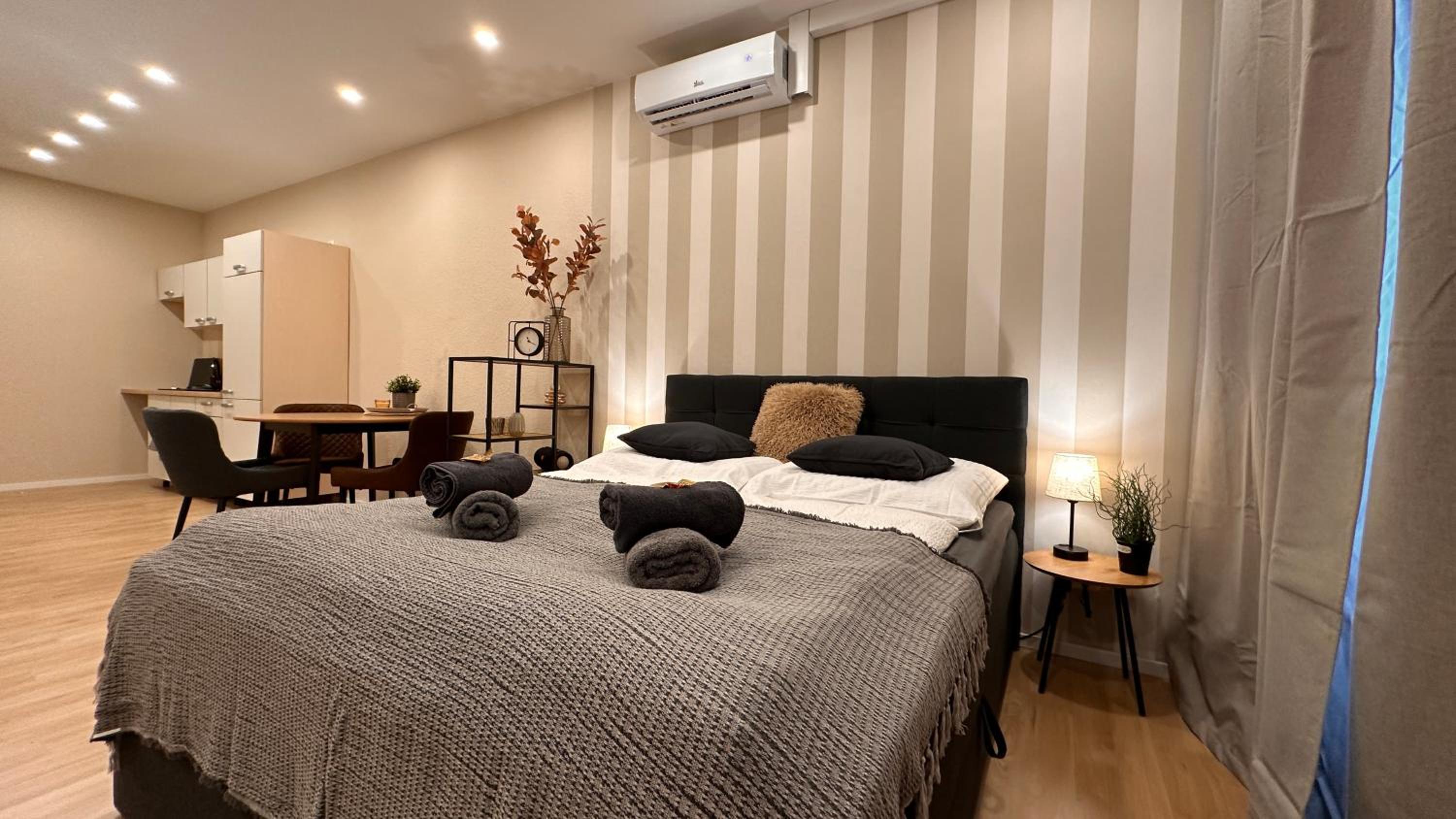 Bellahomes, Aircondition, private Parking, Netflix, Airport 30 Minuten