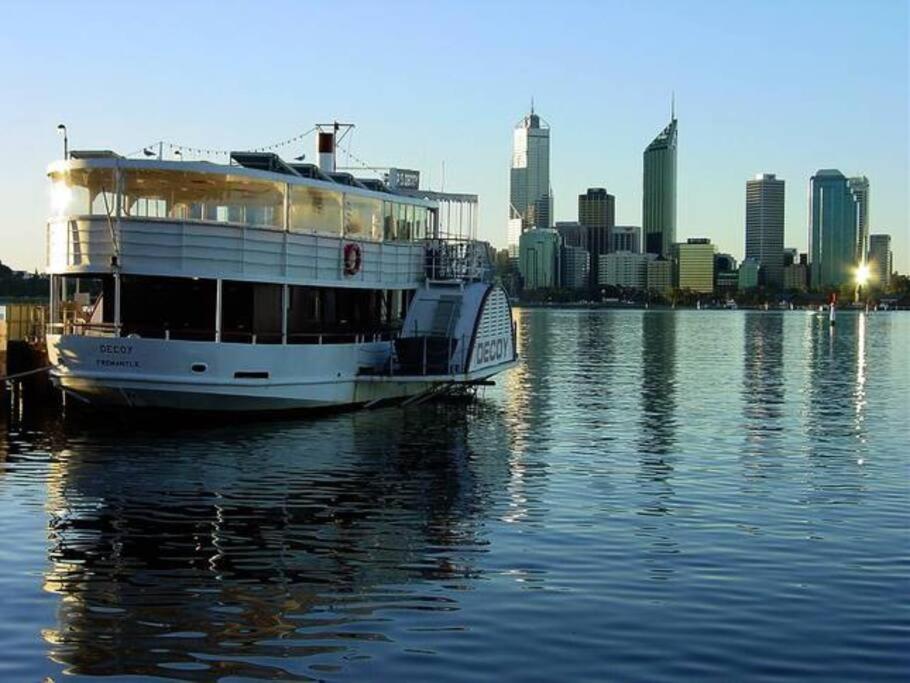 The Swan - Park & River Views next to Perth Zoo