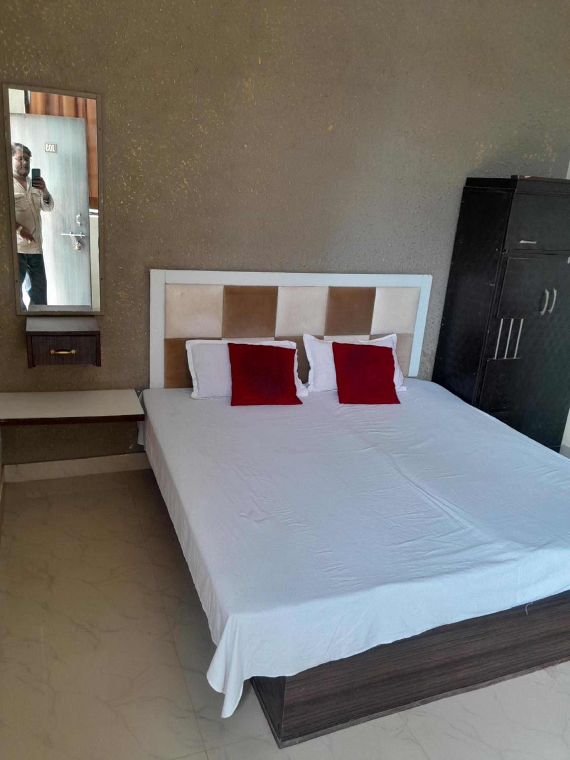 RAJ APARTMENTs