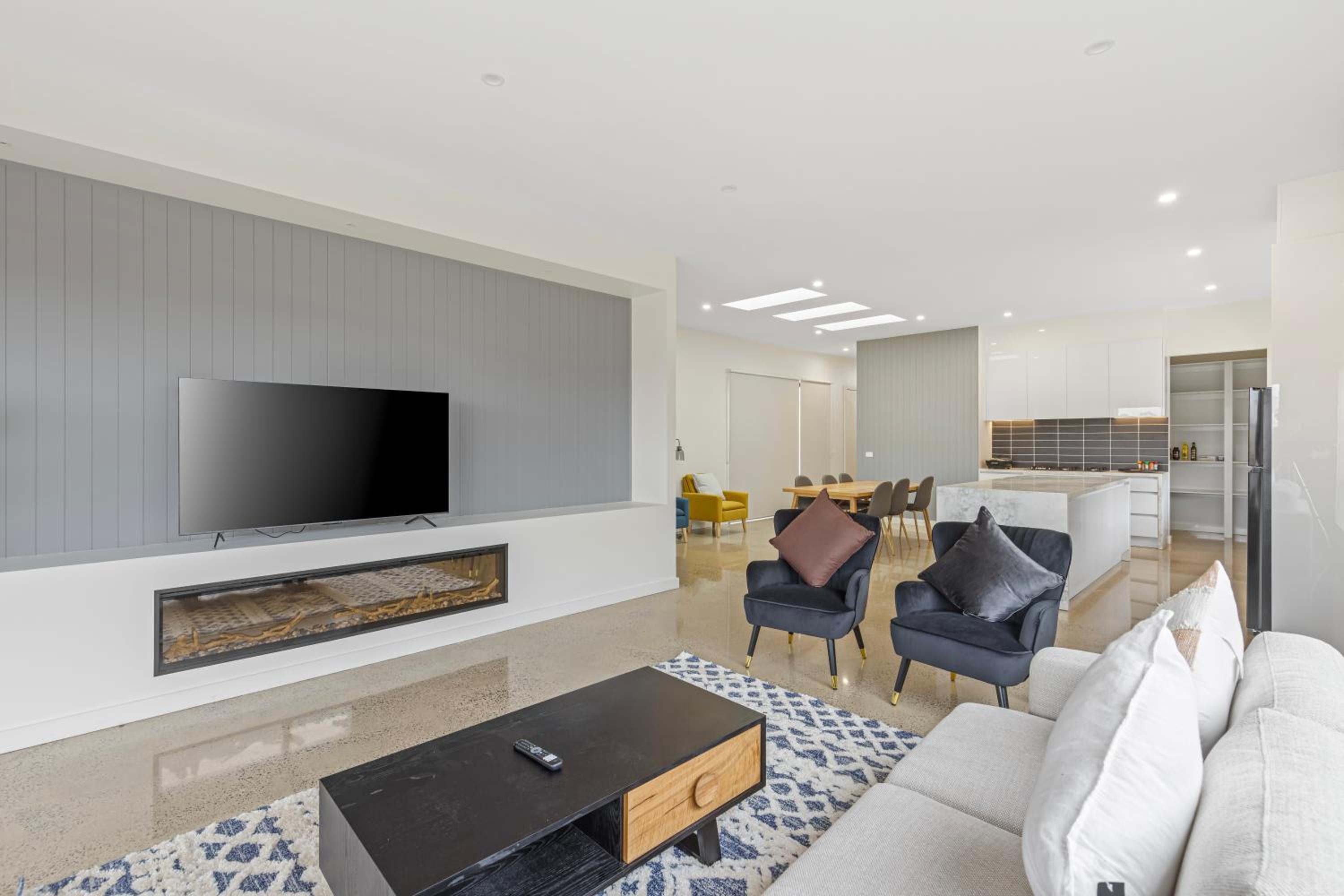 Four - Bedroom Spacious Home Near Beach