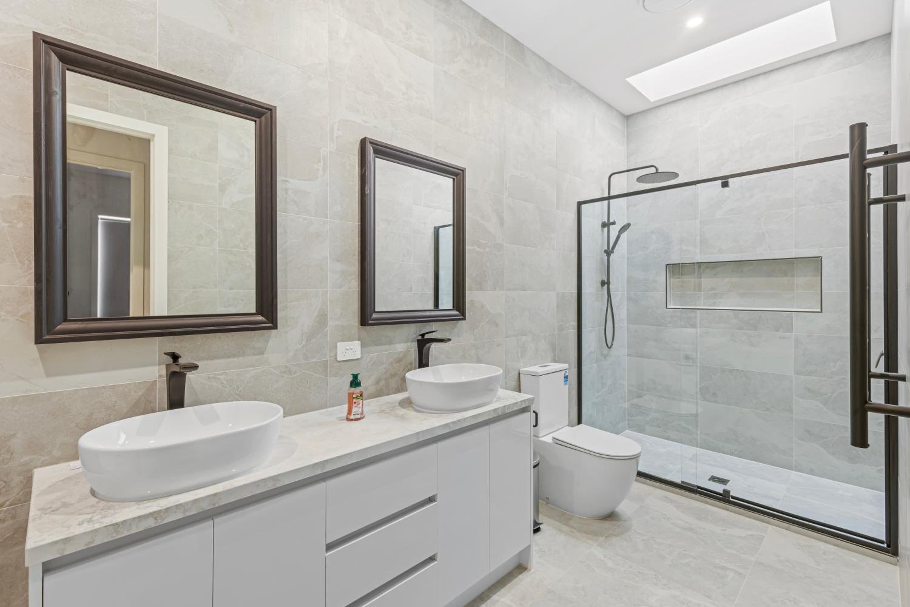 Four - Bedroom Spacious Home Near Beach