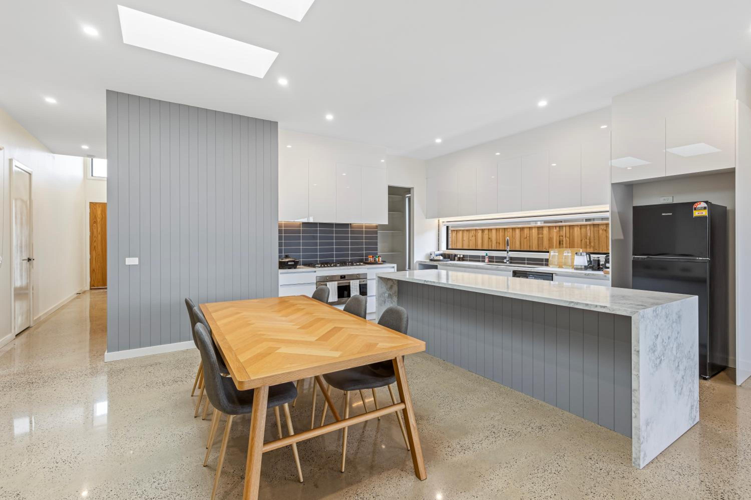 Four - Bedroom Spacious Home Near Beach
