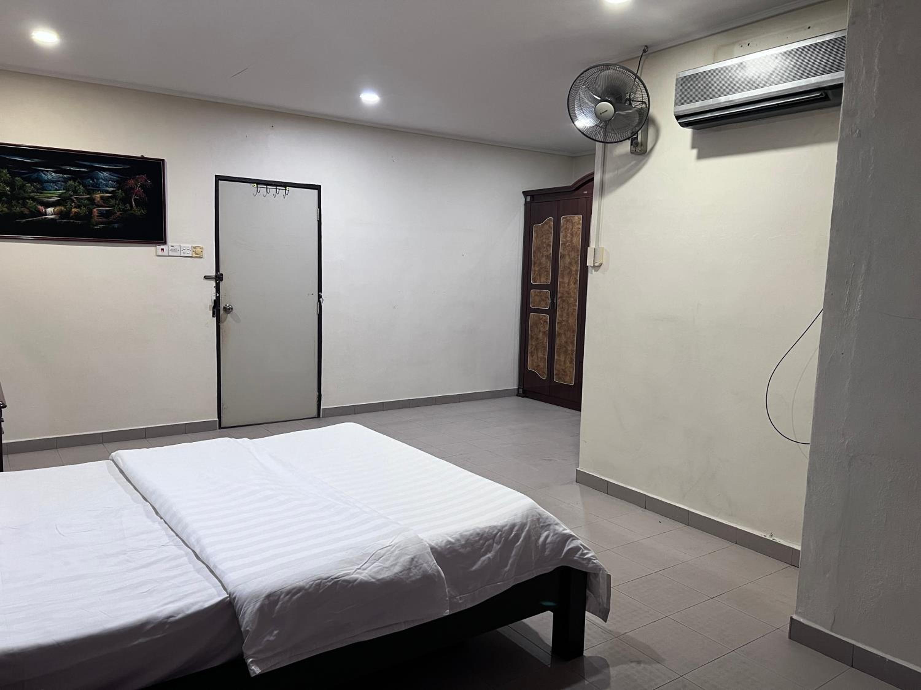 Hotel O Hifi Rooms